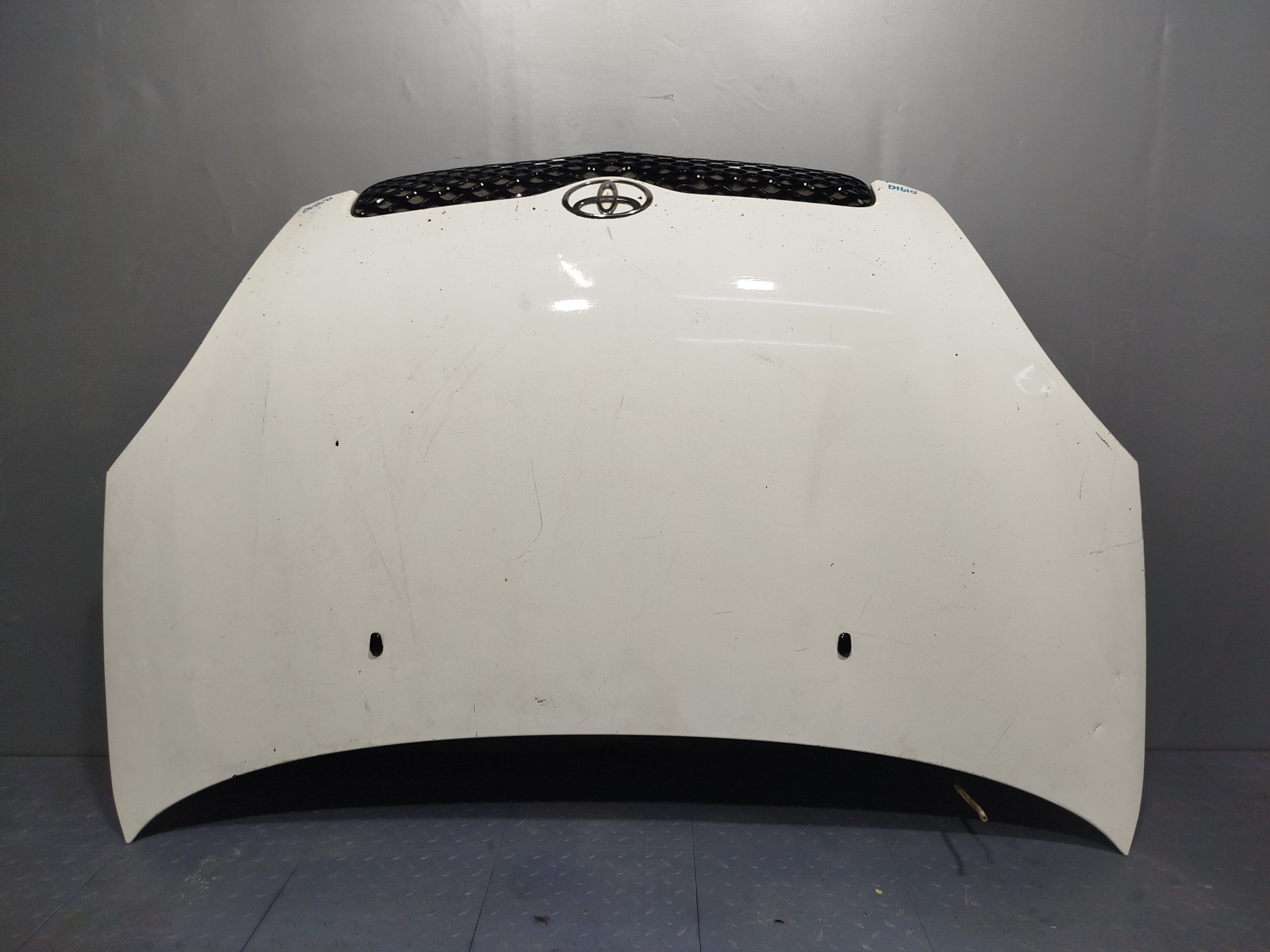 КАПОТ TOYOTA VITZ YARIS 5330152010  белый DY610