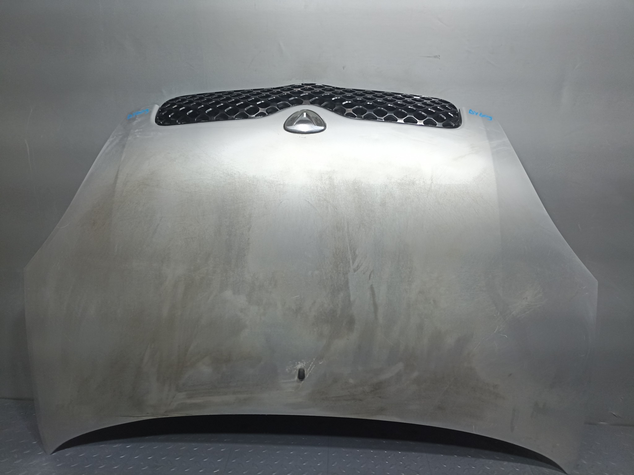 КАПОТ TOYOTA VITZ YARIS 5330152010  серебро DY609