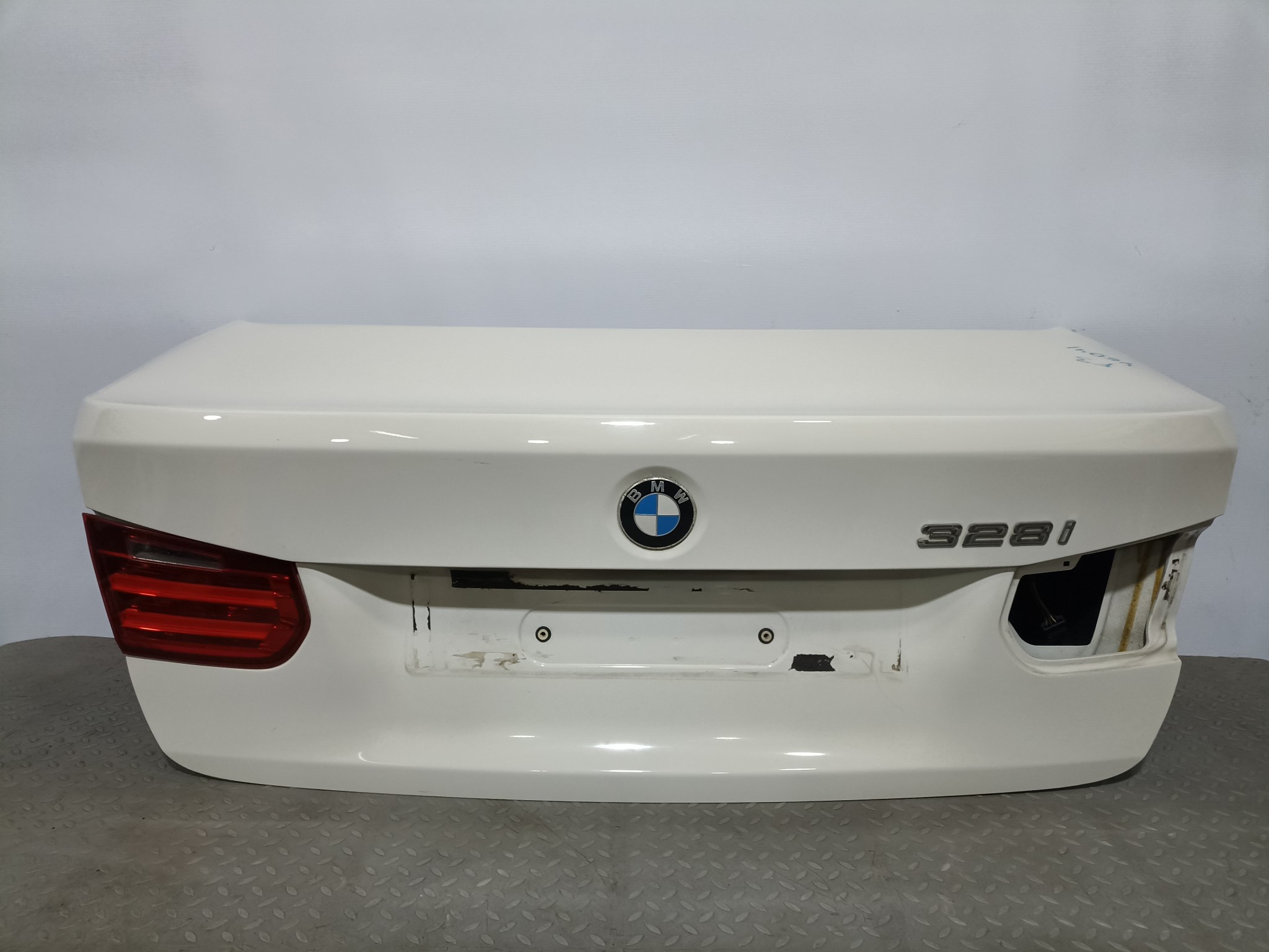 КРЫШКА БАГАЖНИКА BMW 3-SERIES 41007288757 белый, 300 YE041