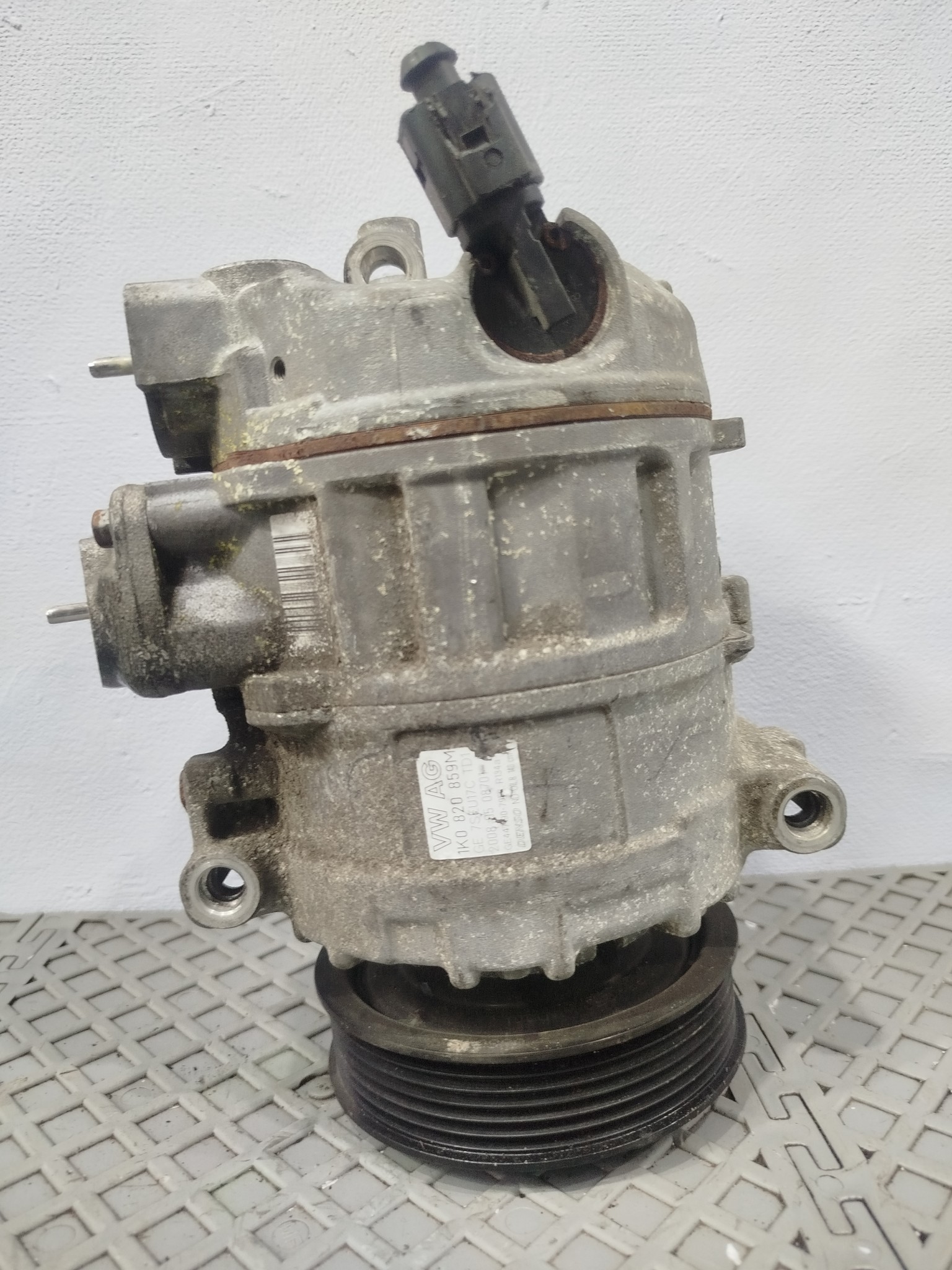 КОМПРЕССОР КОНДИЦИОНЕРА AUDI VOLKSWAGEN SEAT SKODA 1K0820803F XA7043Z