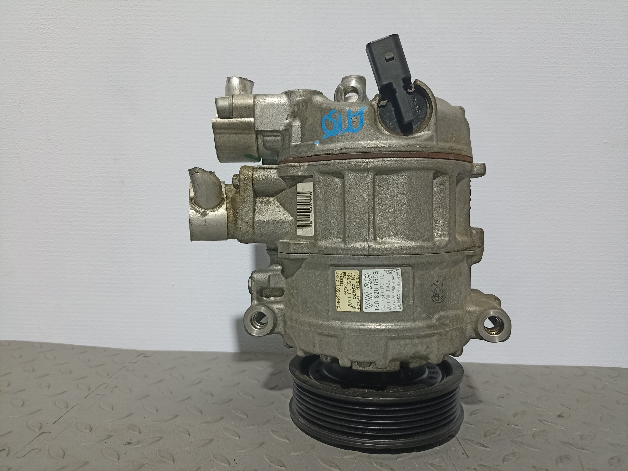 КОМПРЕССОР КОНДИЦИОНЕРА AUDI VOLKSWAGEN SEAT SKODA 1K0820803F D4002