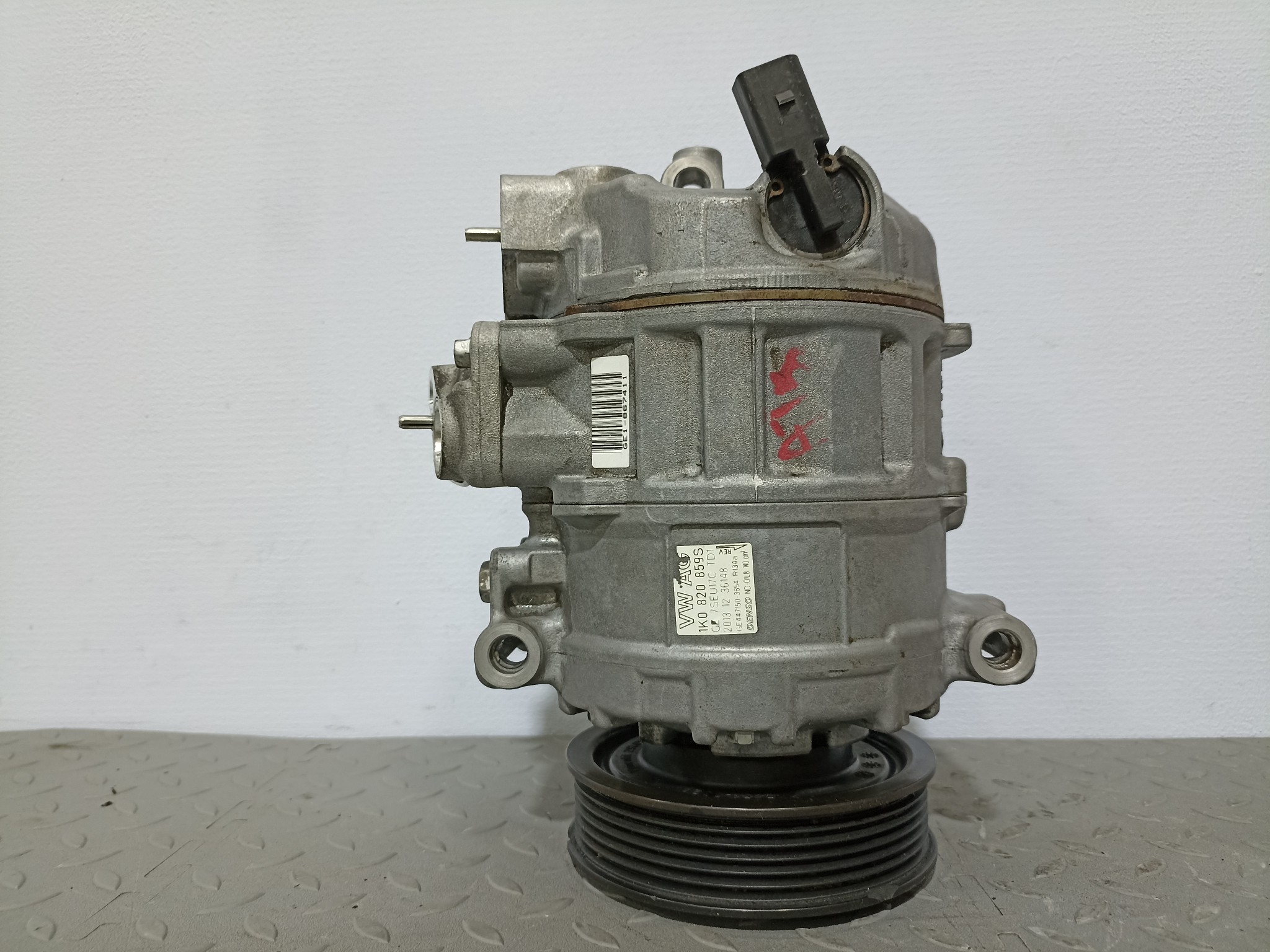 КОМПРЕССОР КОНДИЦИОНЕРА AUDI VOLKSWAGEN SEAT SKODA 1K0820803F D4006