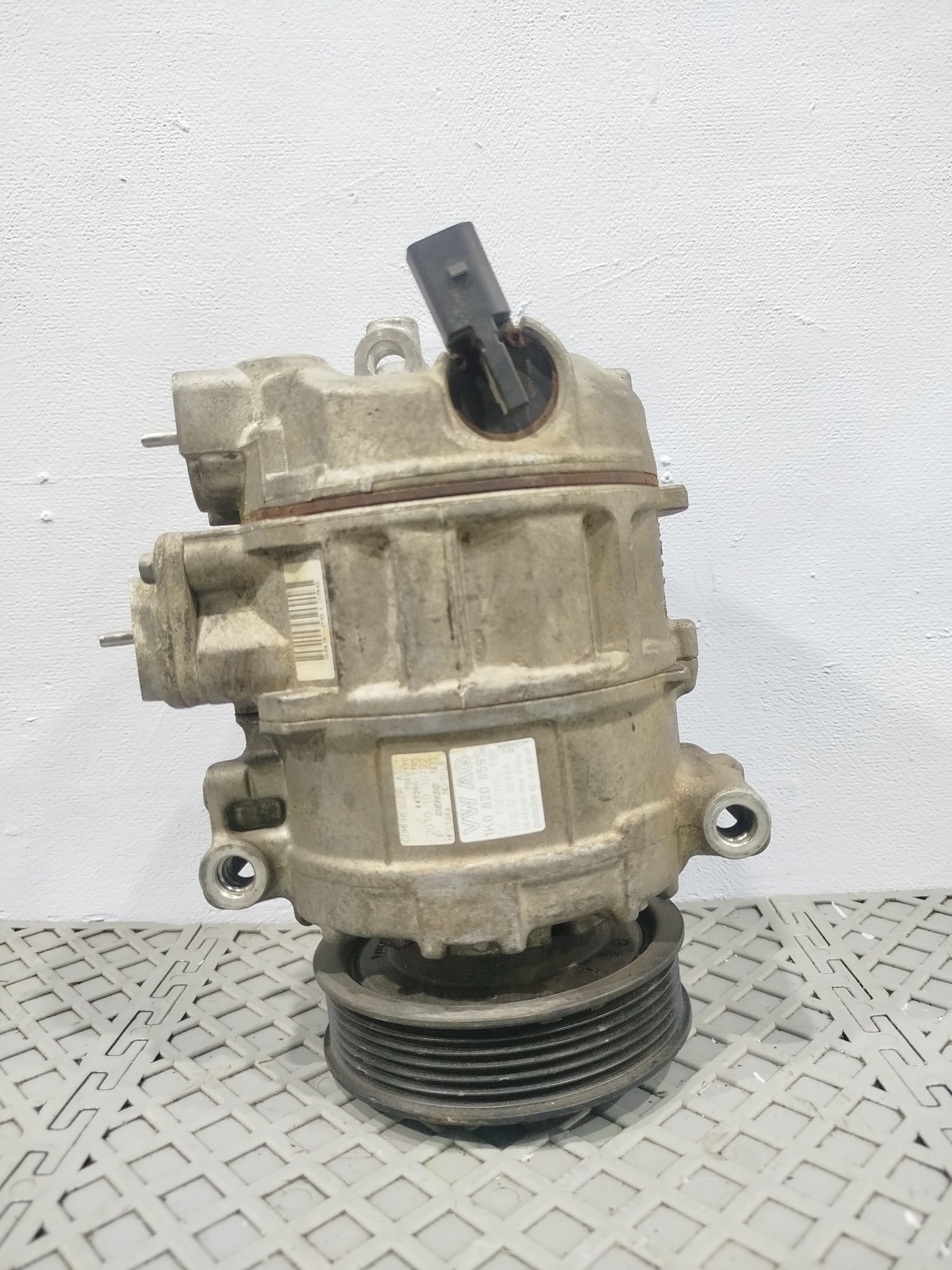 КОМПРЕССОР КОНДИЦИОНЕРА AUDI VOLKSWAGEN SEAT SKODA 1K0820803F D062