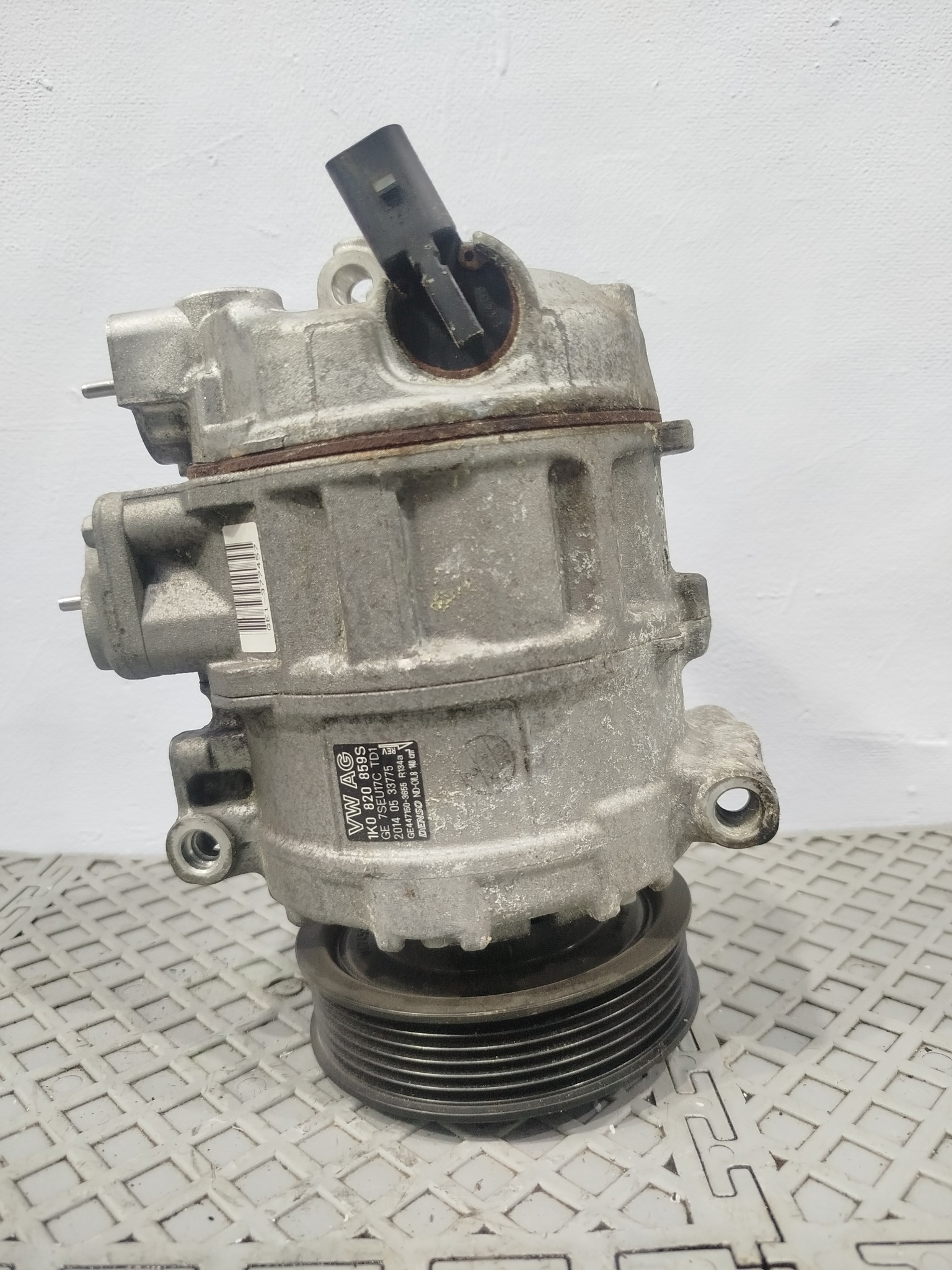 КОМПРЕССОР КОНДИЦИОНЕРА AUDI VOLKSWAGEN SEAT SKODA 1K0820803F DY1201Z