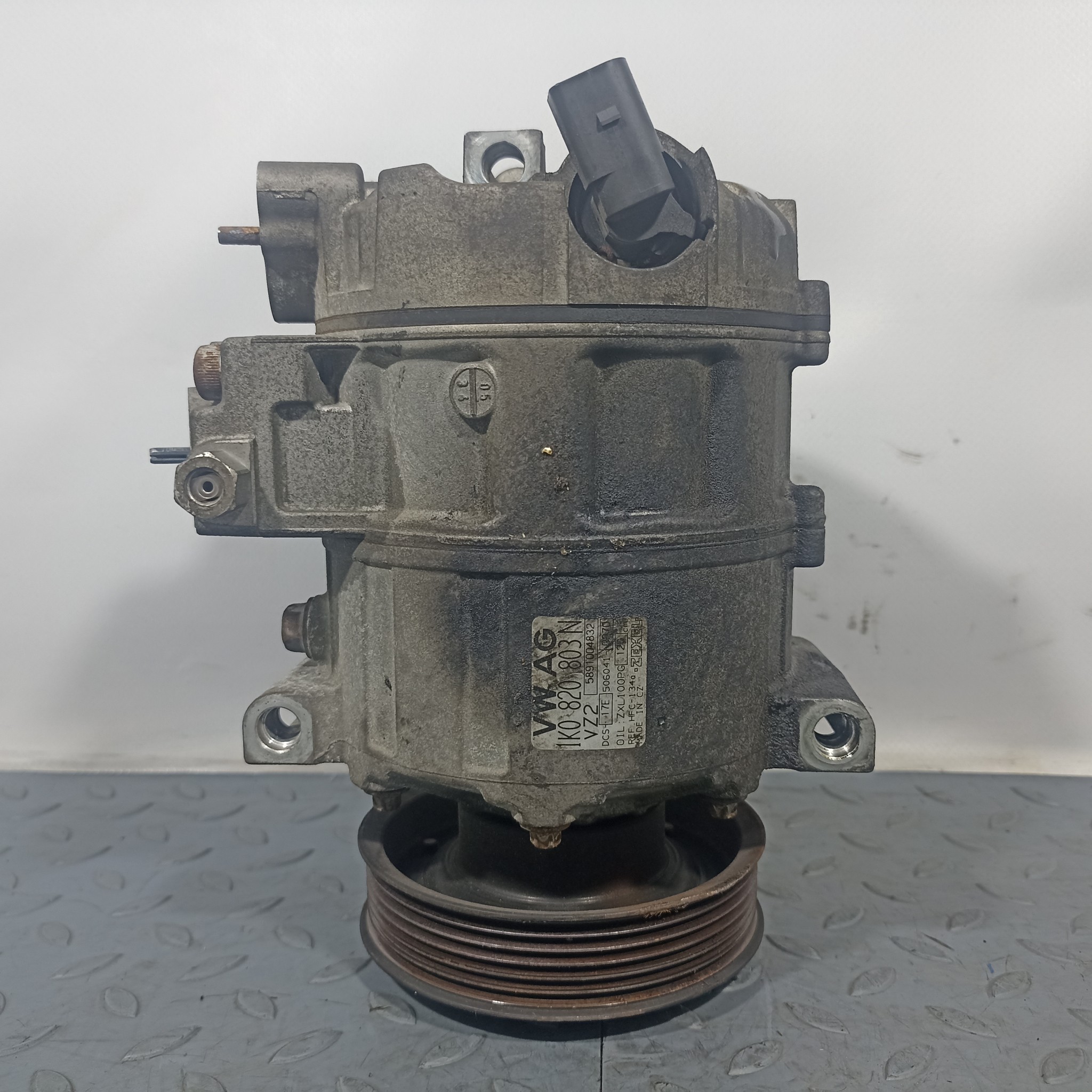 КОМПРЕССОР КОНДИЦИОНЕРА AUDI VOLKSWAGEN SEAT SKODA 1K0820803F YE055Z