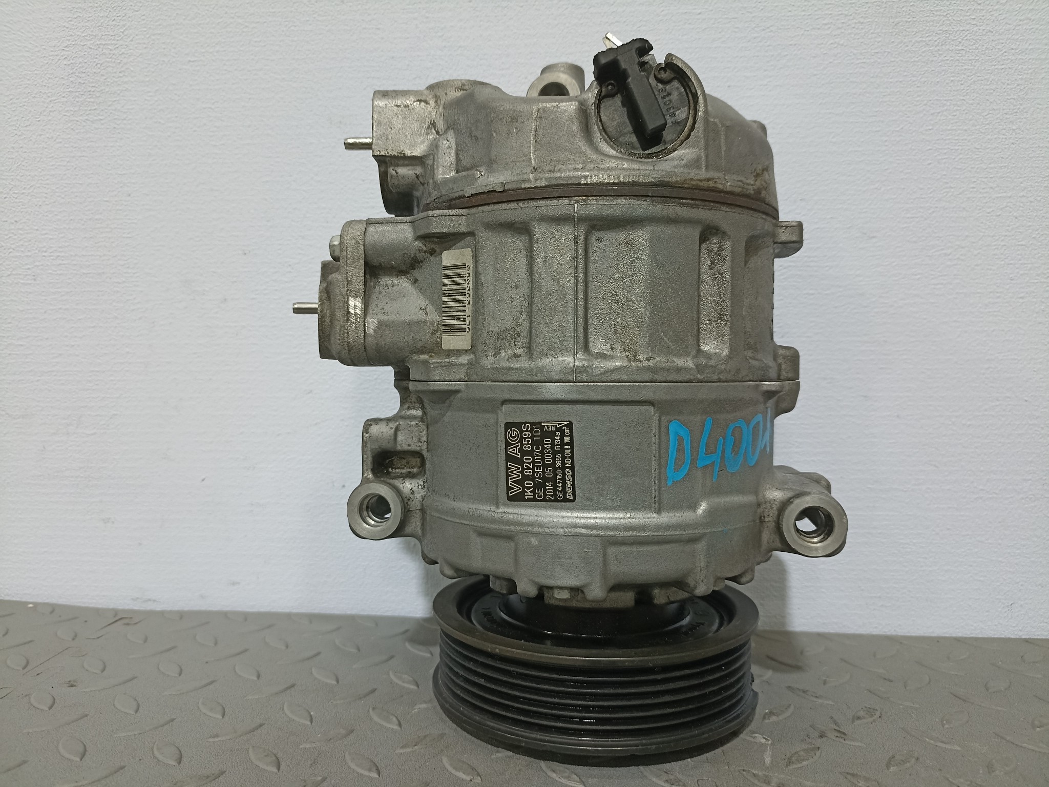 КОМПРЕССОР КОНДИЦИОНЕРА AUDI VOLKSWAGEN SEAT SKODA 1K0820803F D4001