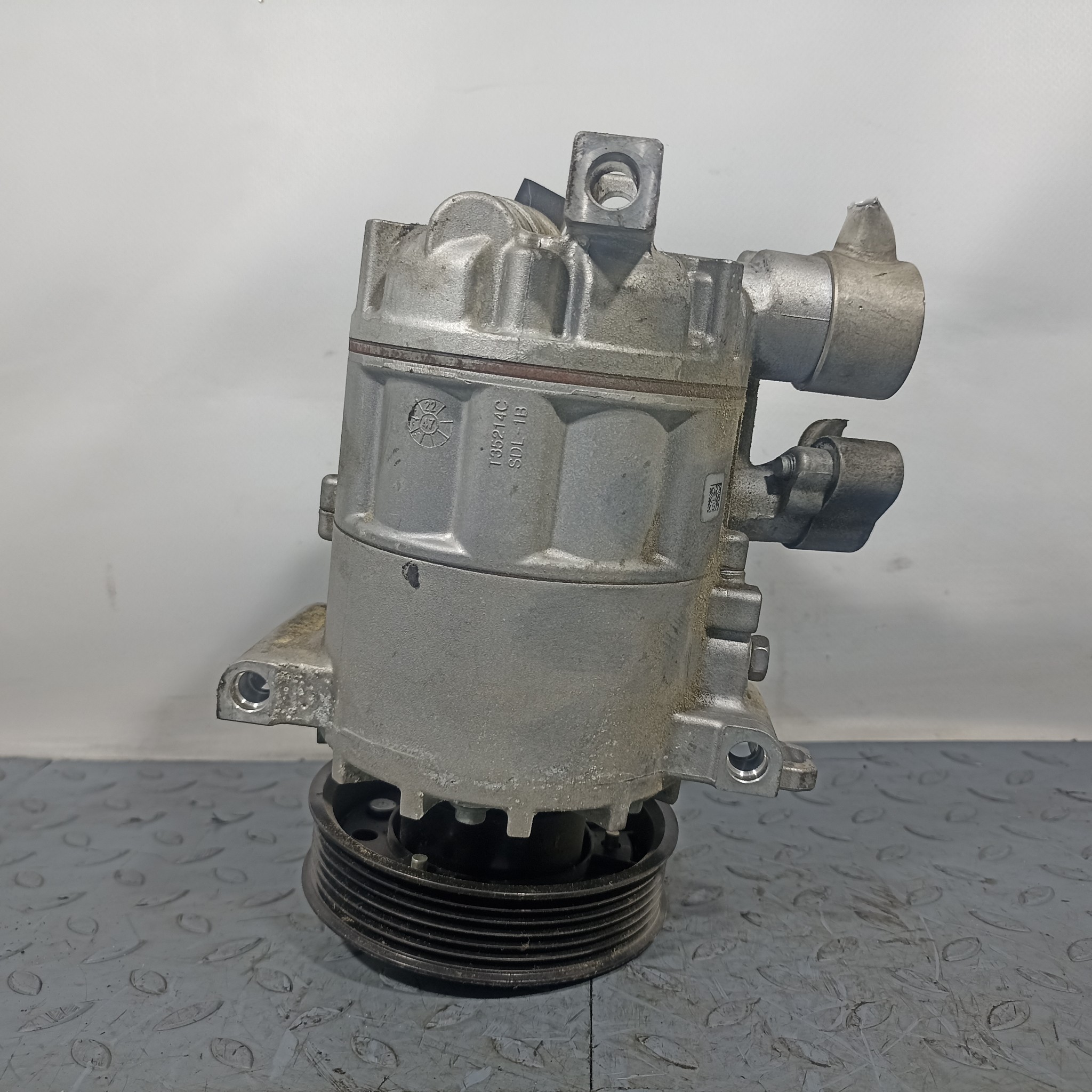 КОМПРЕССОР КОНДИЦИОНЕРА AUDI VOLKSWAGEN SEAT SKODA 1K0820803F DY1376Z