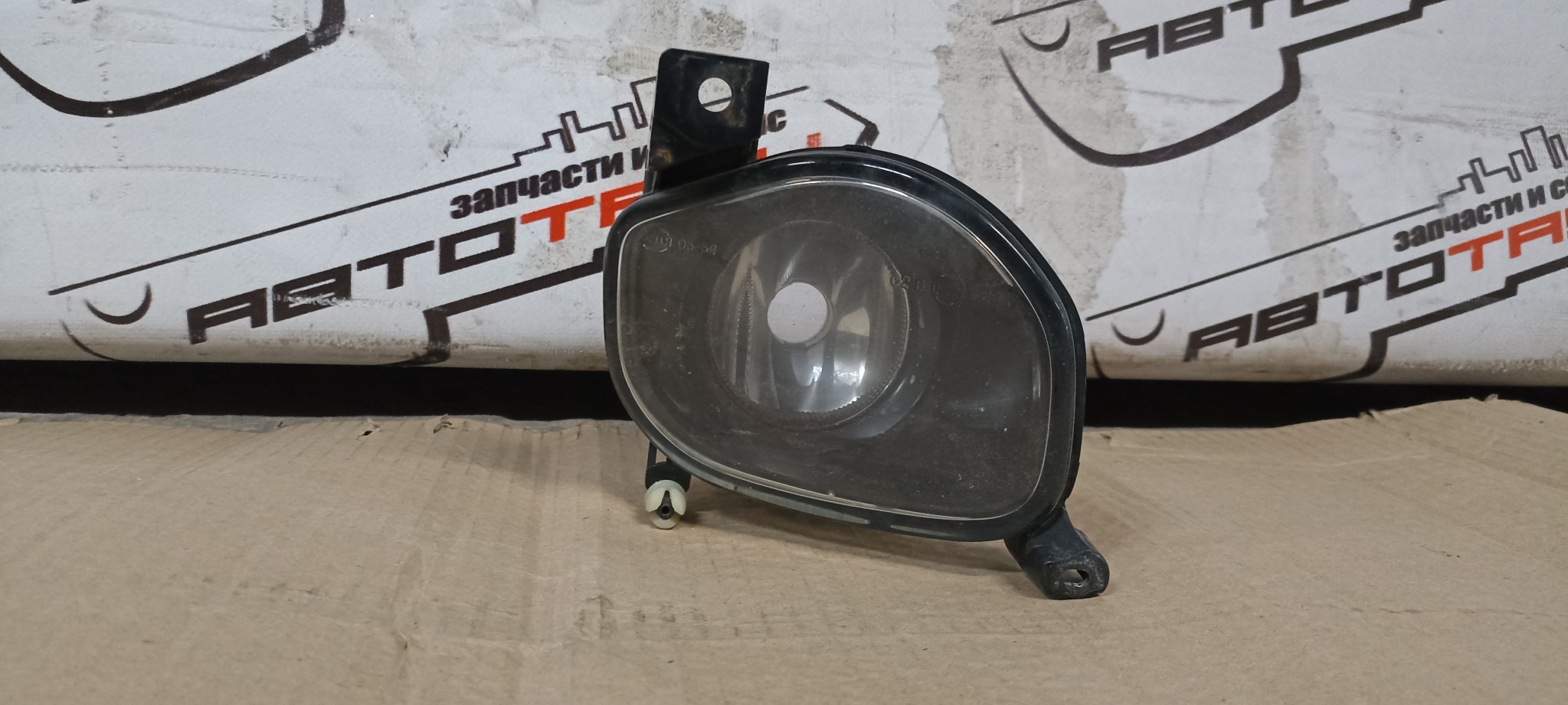 ТУМАНКА TOYOTA ПРАВАЯ 8121005060  XA5111Z