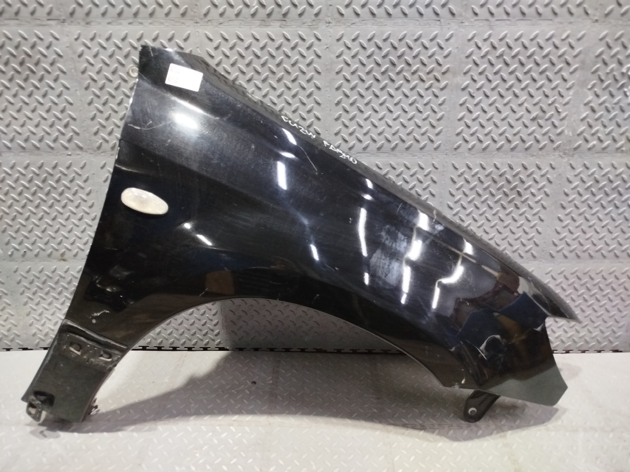 КРЫЛО MITSUBISHI AIRTREK OUTLANDER MR954676 ПЕРЕДНЕЕ ПРАВОЕ черный, X42 FA940