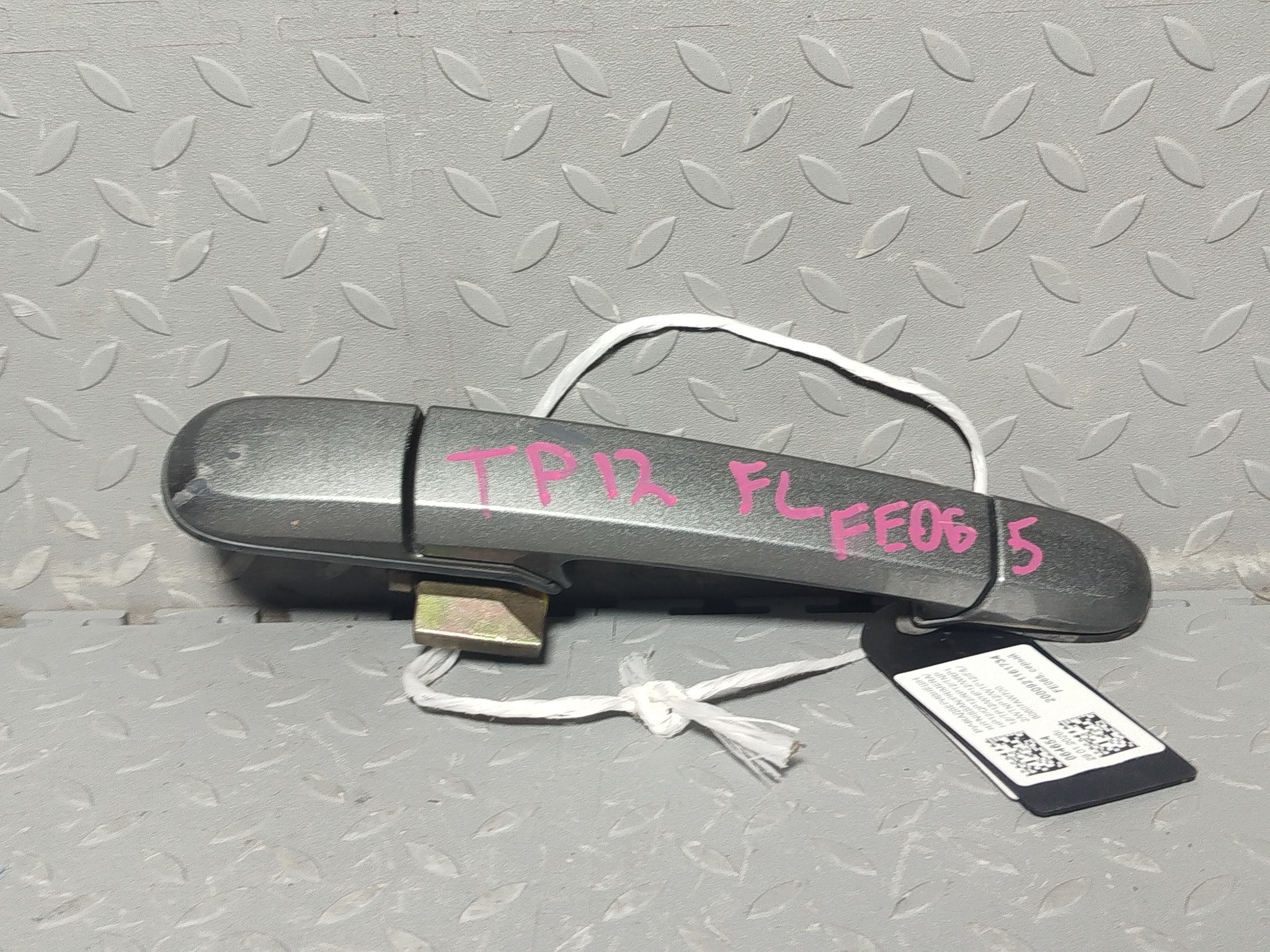 РУЧКА ДВЕРИ ВНЕШНЯЯ NISSAN ПЕРЕДНЯЯ ЛЕВАЯ 80607AW700  серый, K21 FE065
