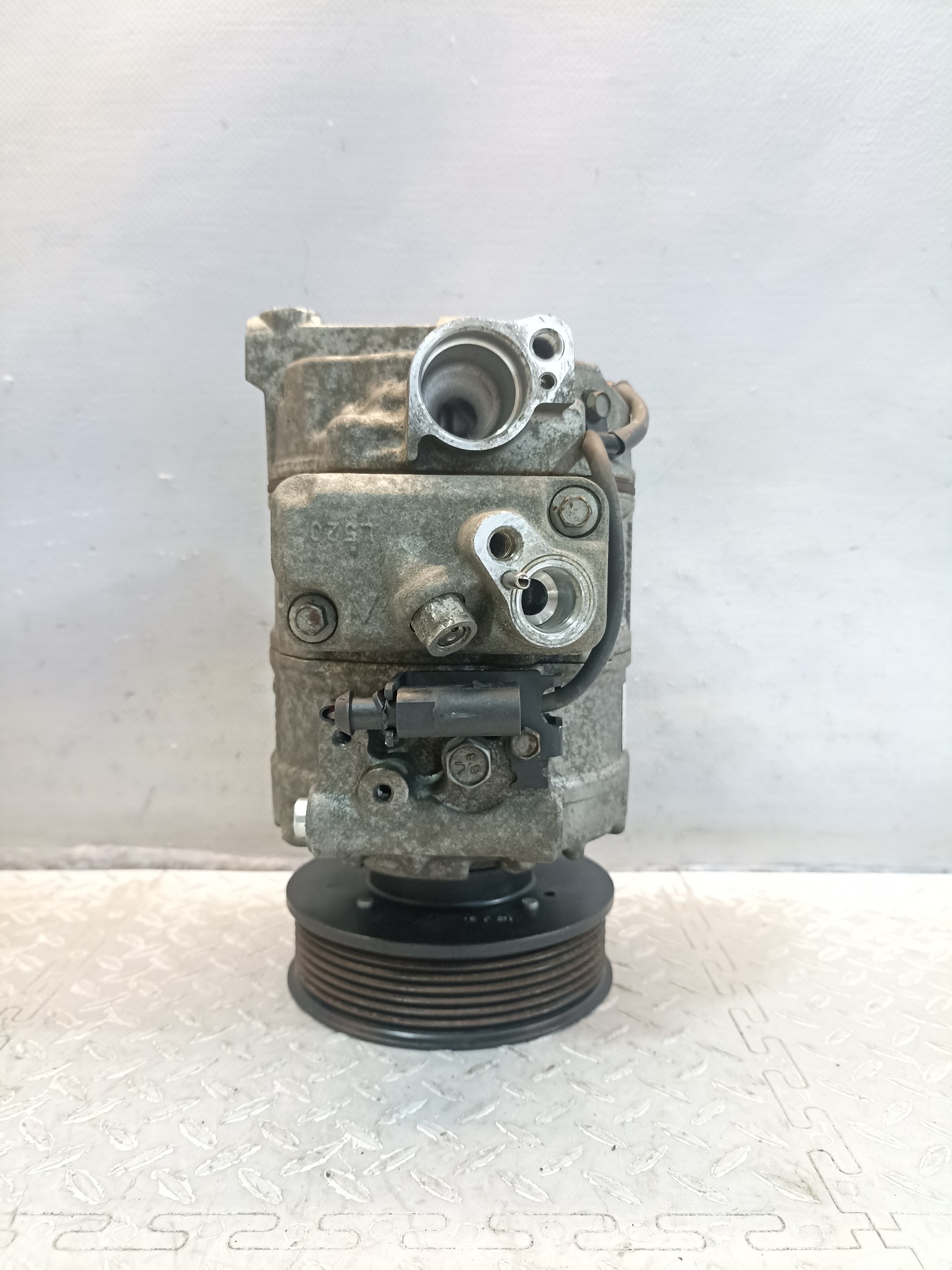 КОМПРЕССОР КОНДИЦИОНЕРА AUDI VOLKSWAGEN PORSCHE 7P0820803E D3235