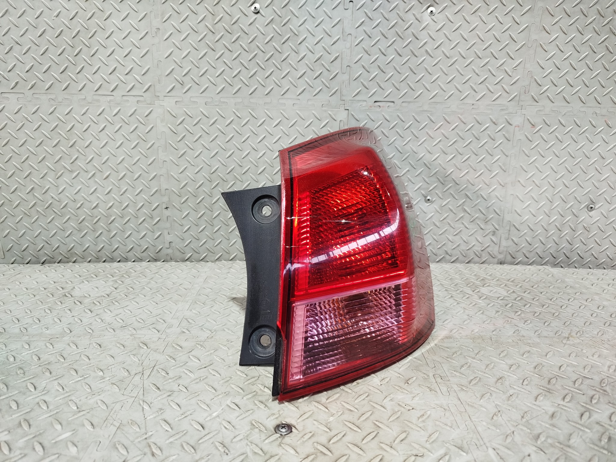 ФОНАРЬ NISSAN ПРАВЫЙ 26550JD000 XE333