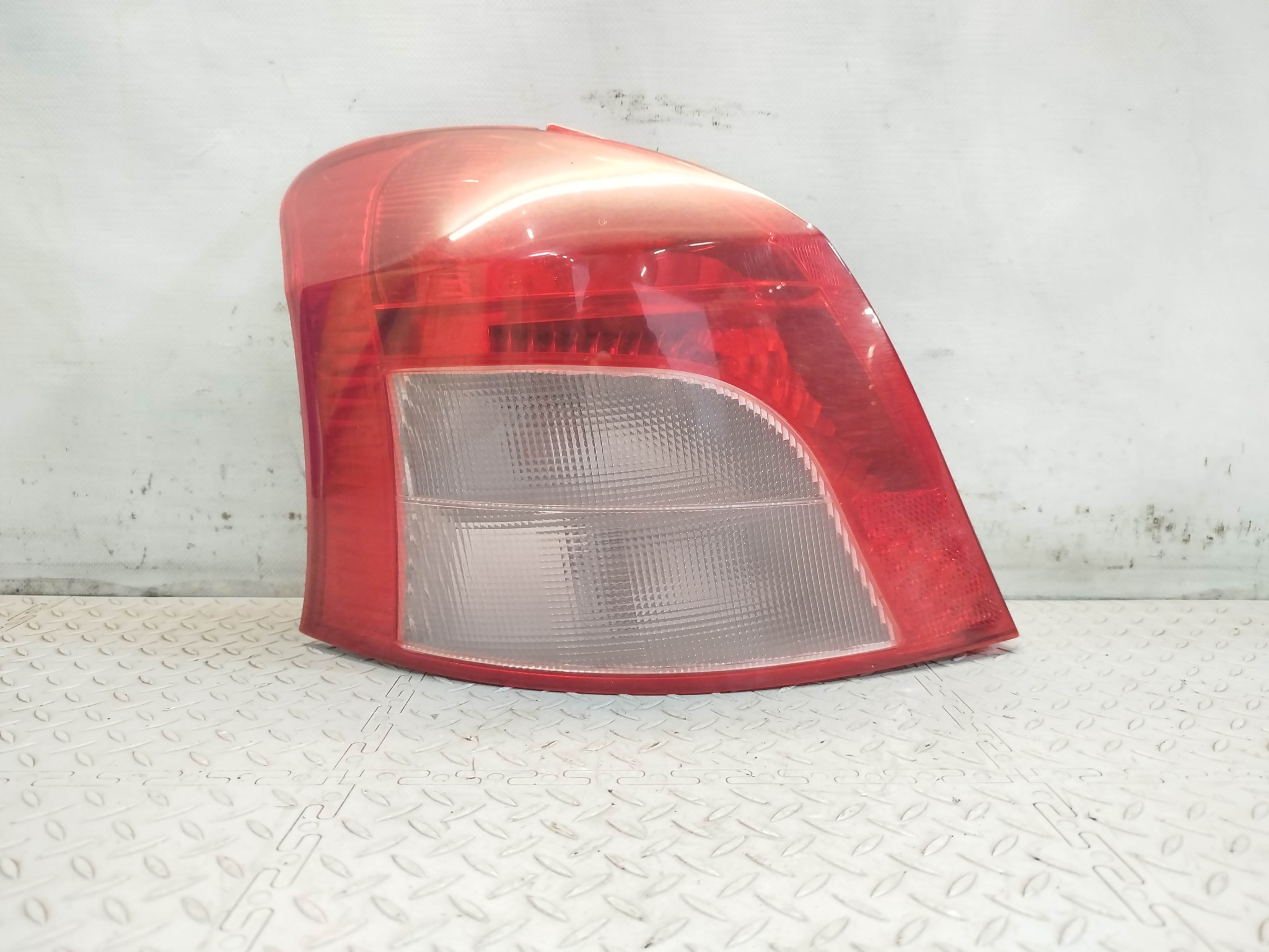 ФОНАРЬ TOYOTA ЛЕВЫЙ 8156052470  KB1610