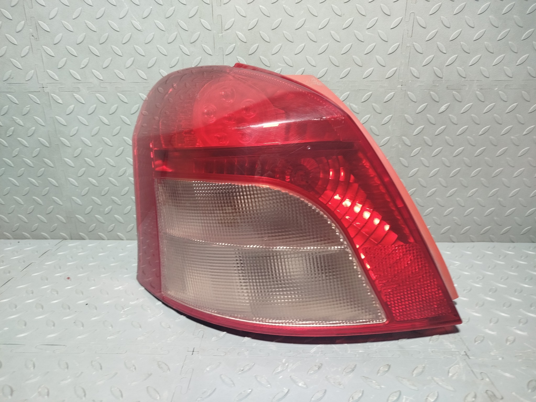 ФОНАРЬ TOYOTA ЛЕВЫЙ 8156052470  XA7783