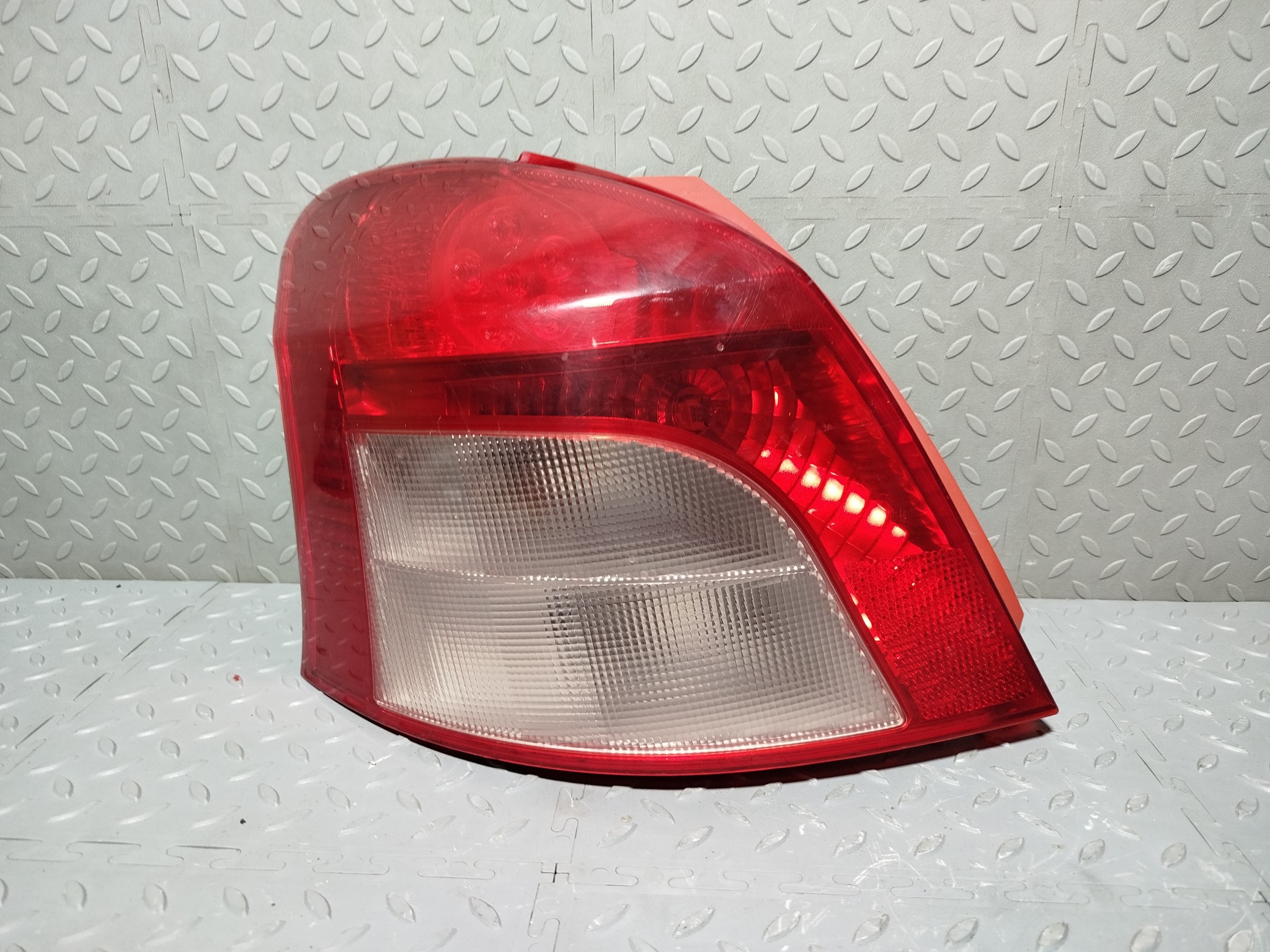 ФОНАРЬ TOYOTA ЛЕВЫЙ 8156052470  XA7637