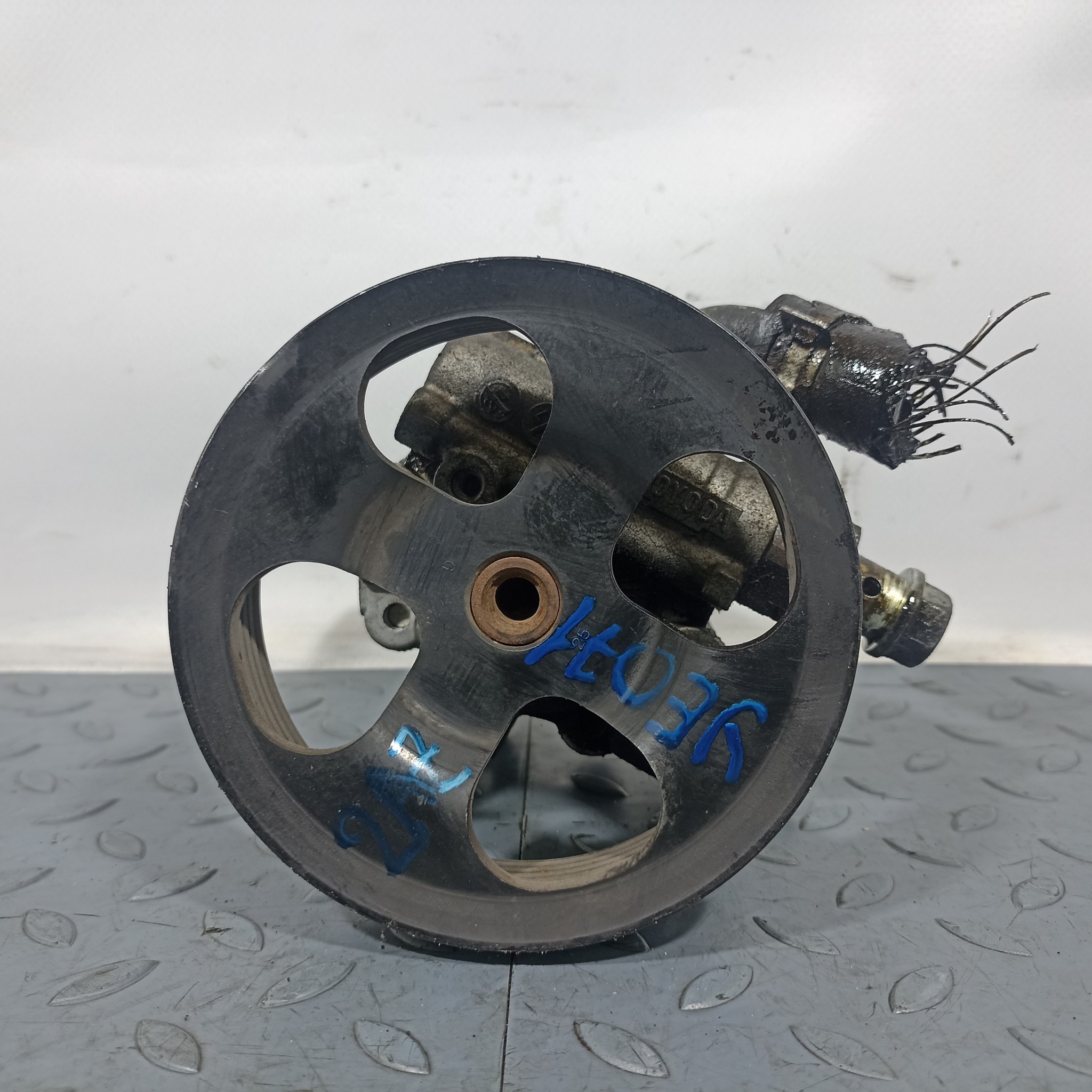 ГУР TOYOTA SCION DAIHATSU 4431005090 YE071Z