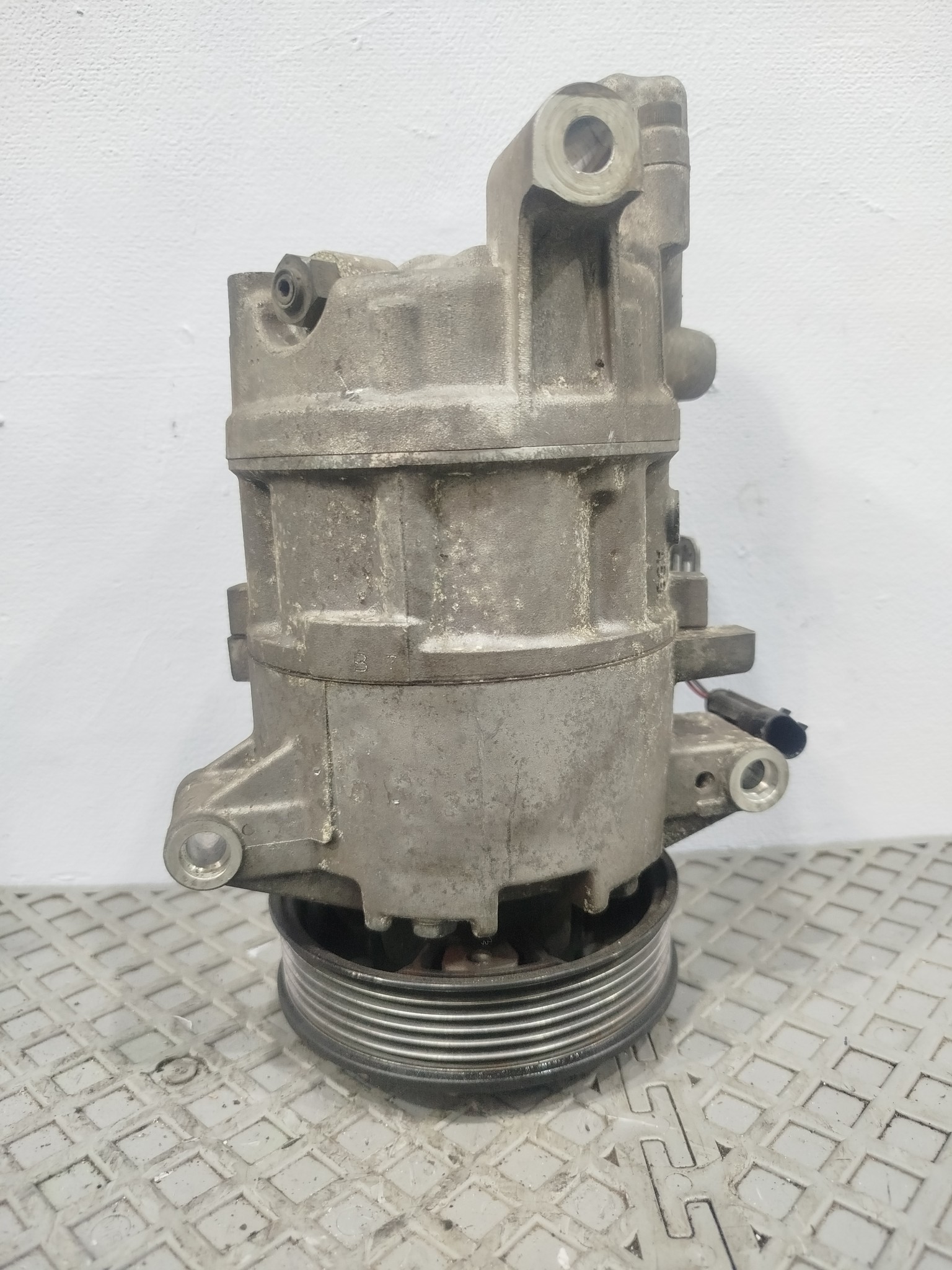 КОМПРЕССОР КОНДИЦИОНЕРА BMW 64509156821 KB1792Z