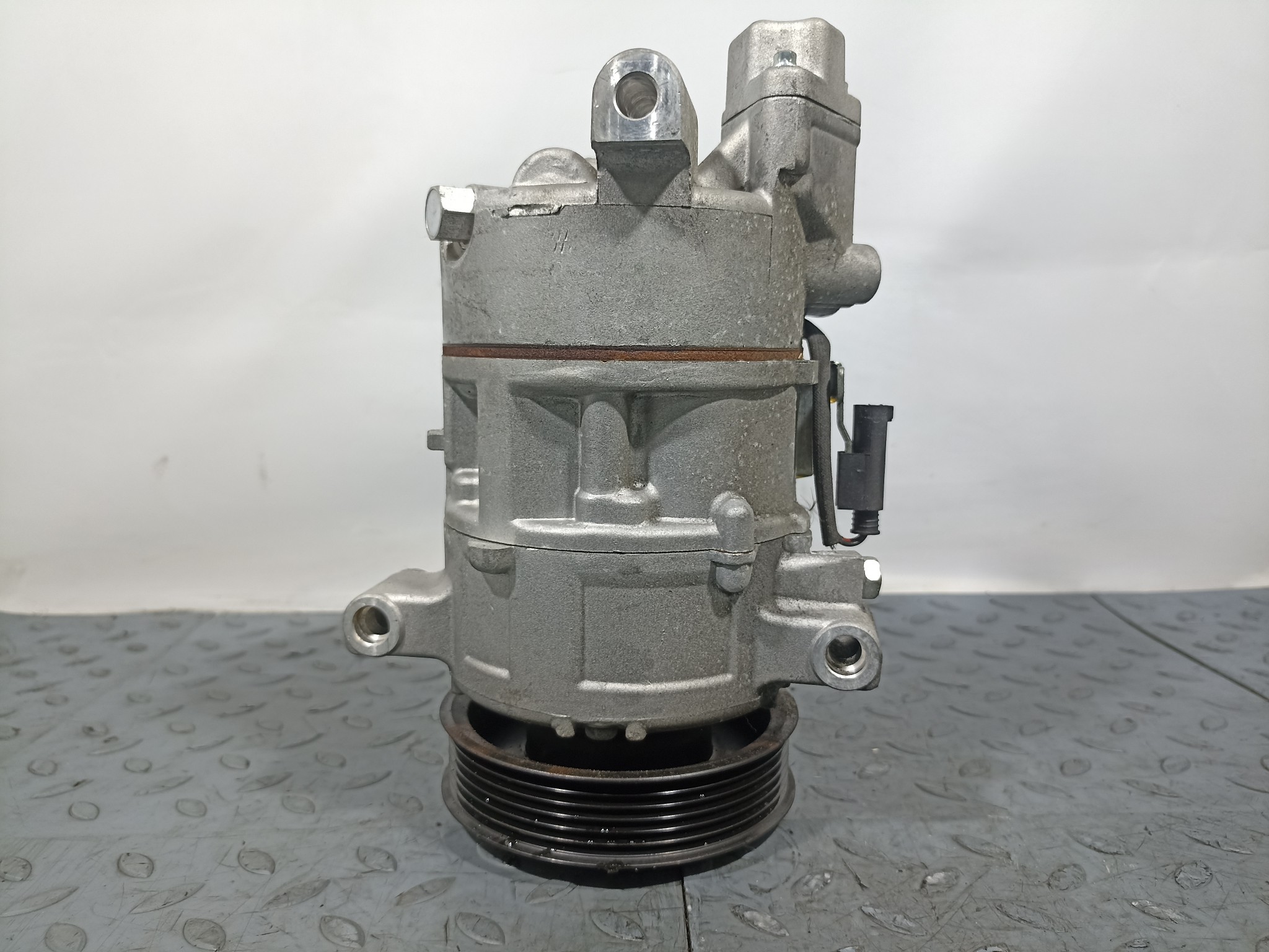 КОМПРЕССОР КОНДИЦИОНЕРА BMW 64509156821 U1436Z
