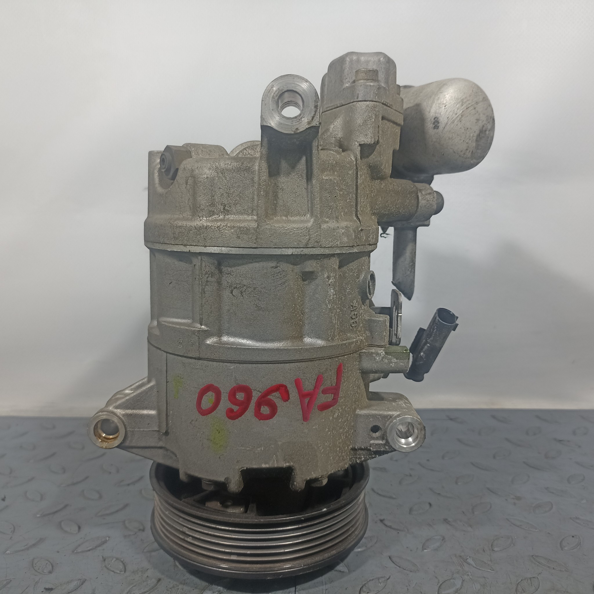 КОМПРЕССОР КОНДИЦИОНЕРА BMW 64509156821 FA960Z