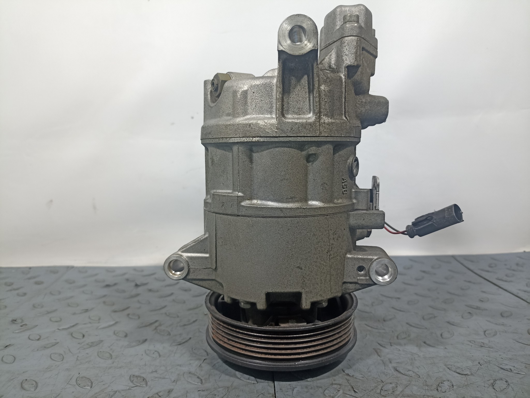 КОМПРЕССОР КОНДИЦИОНЕРА BMW 64509156821 U1440Z