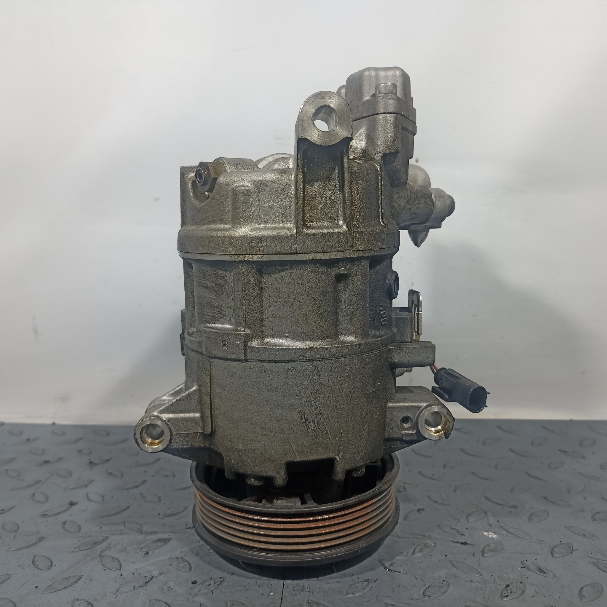 КОМПРЕССОР КОНДИЦИОНЕРА BMW 64509156821 U1433Z