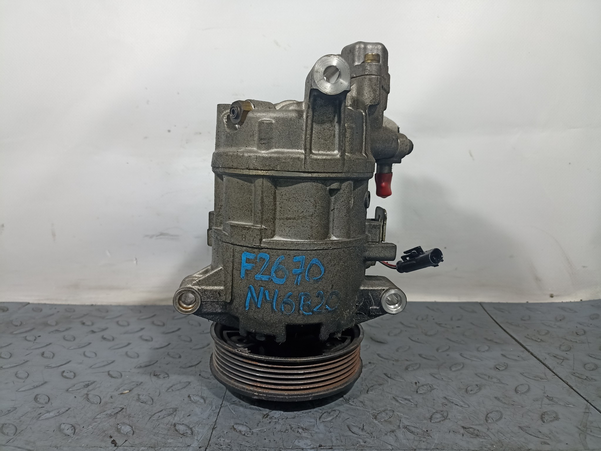 КОМПРЕССОР КОНДИЦИОНЕРА BMW 64509156821 F2670Z