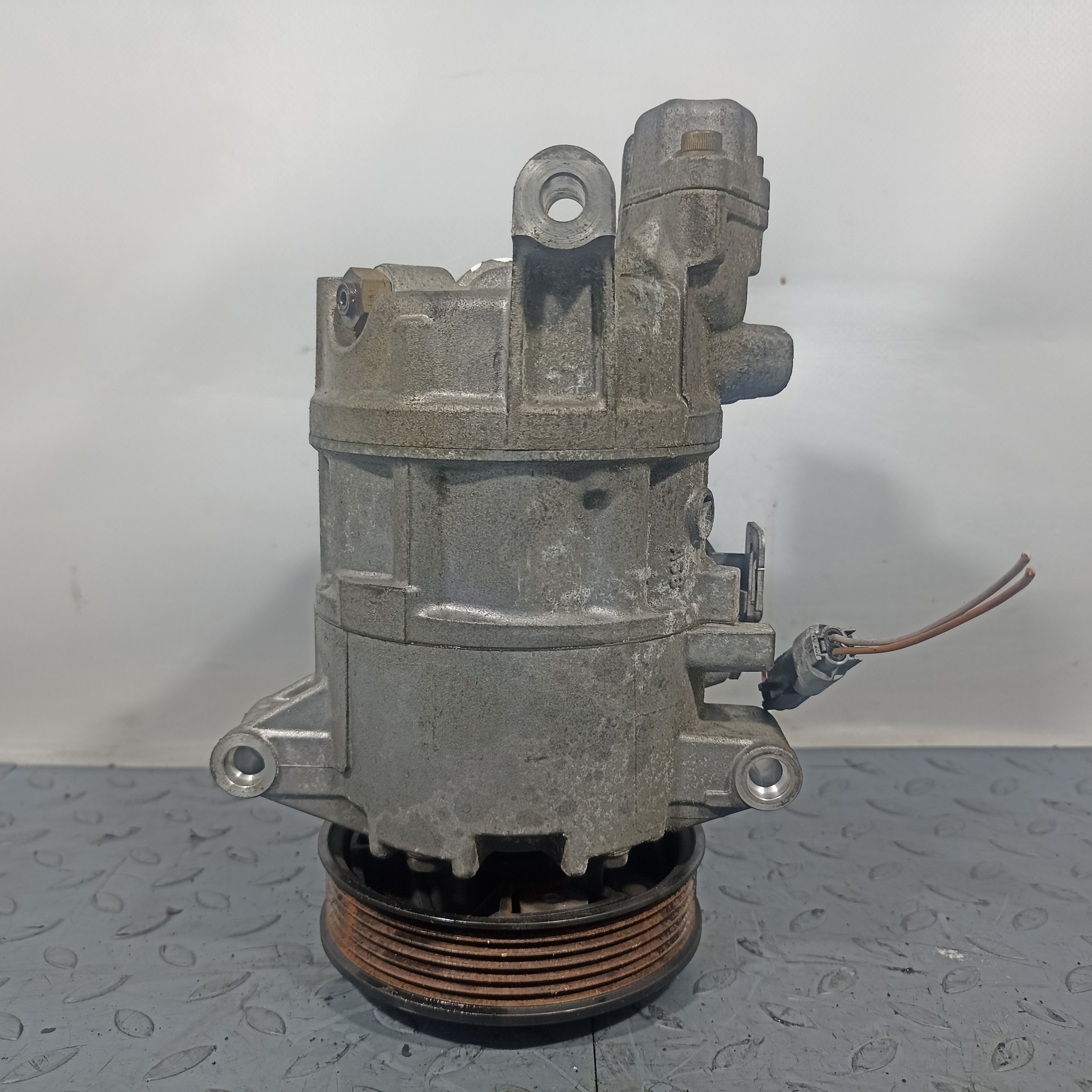 КОМПРЕССОР КОНДИЦИОНЕРА BMW 64509156821 U1432Z