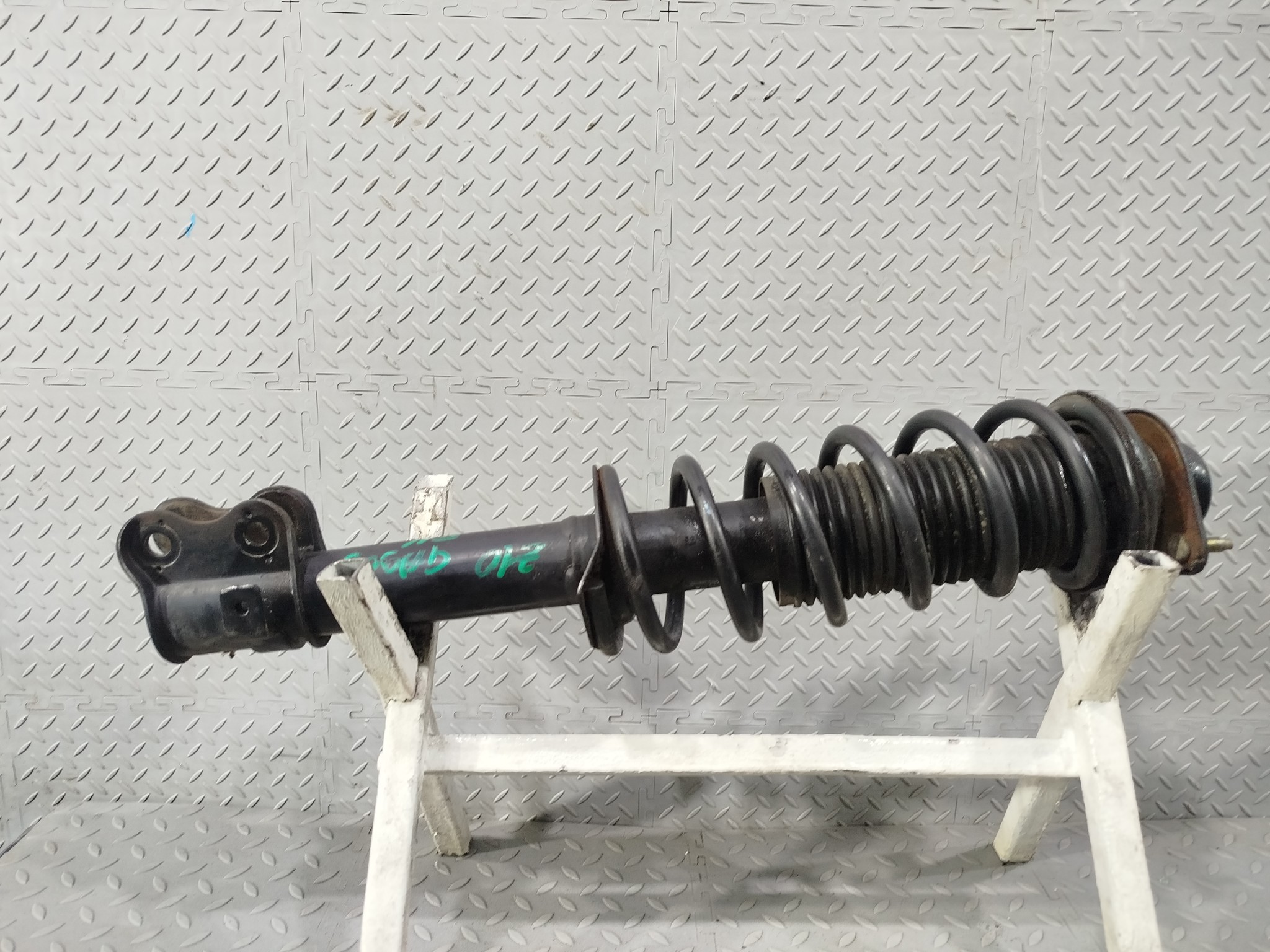 СТОЙКА ХОДОВКИ NISSAN ПЕРЕДНЯЯ ЛЕВАЯ E430341B85  GA908