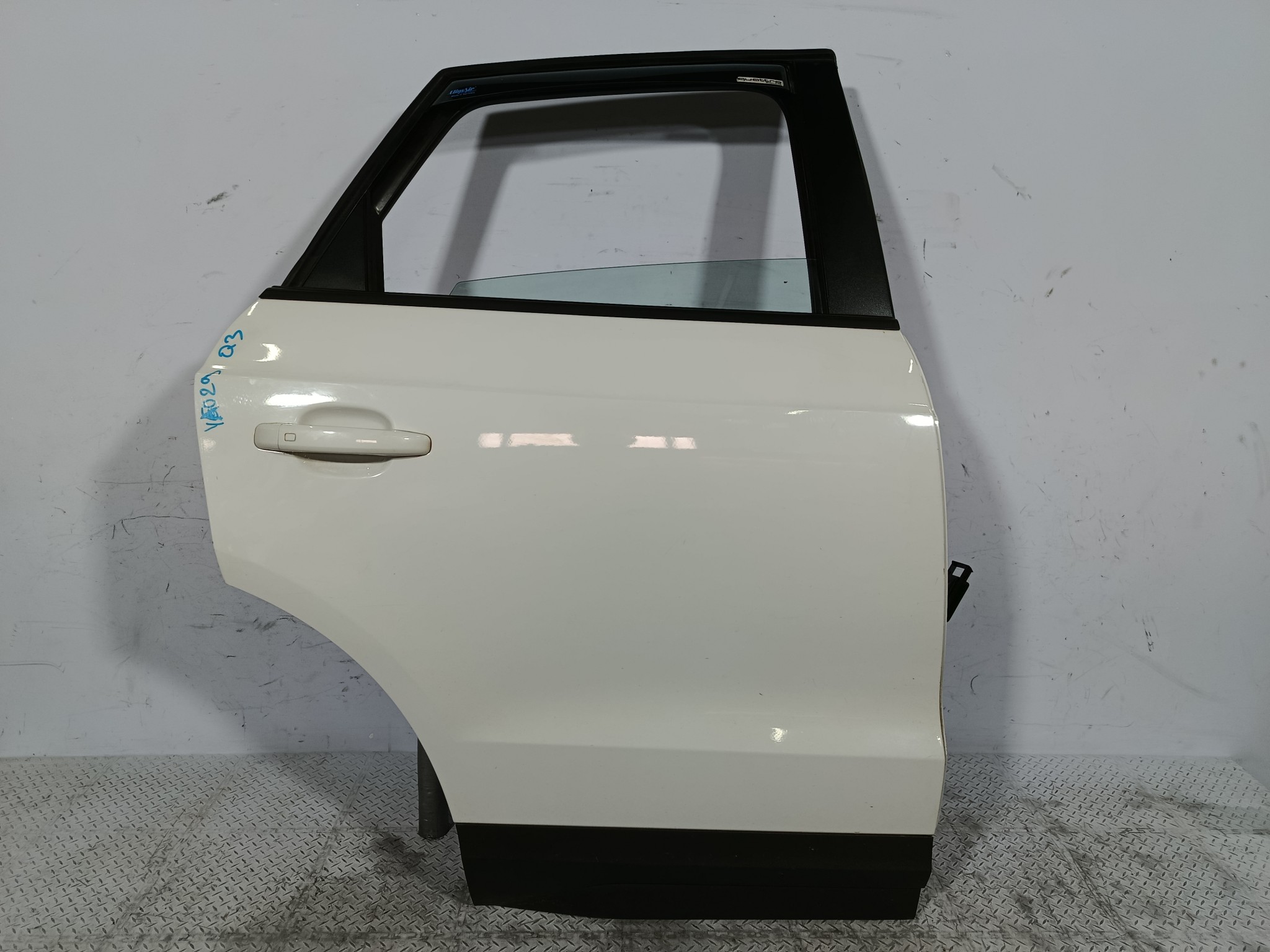 ДВЕРЬ AUDI Q3 8U0833052 ЗАДНЯЯ ПРАВАЯ белый, LS9R YA029