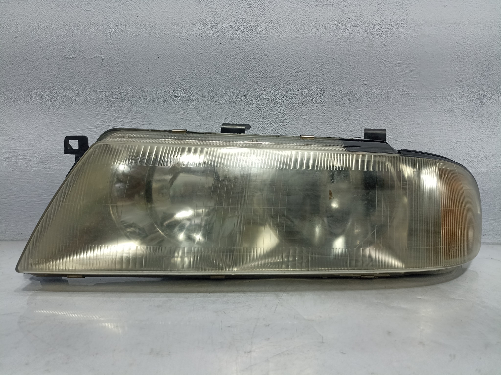 ФАРА MITSUBISHI ЛЕВАЯ MR496377 FA1097Z