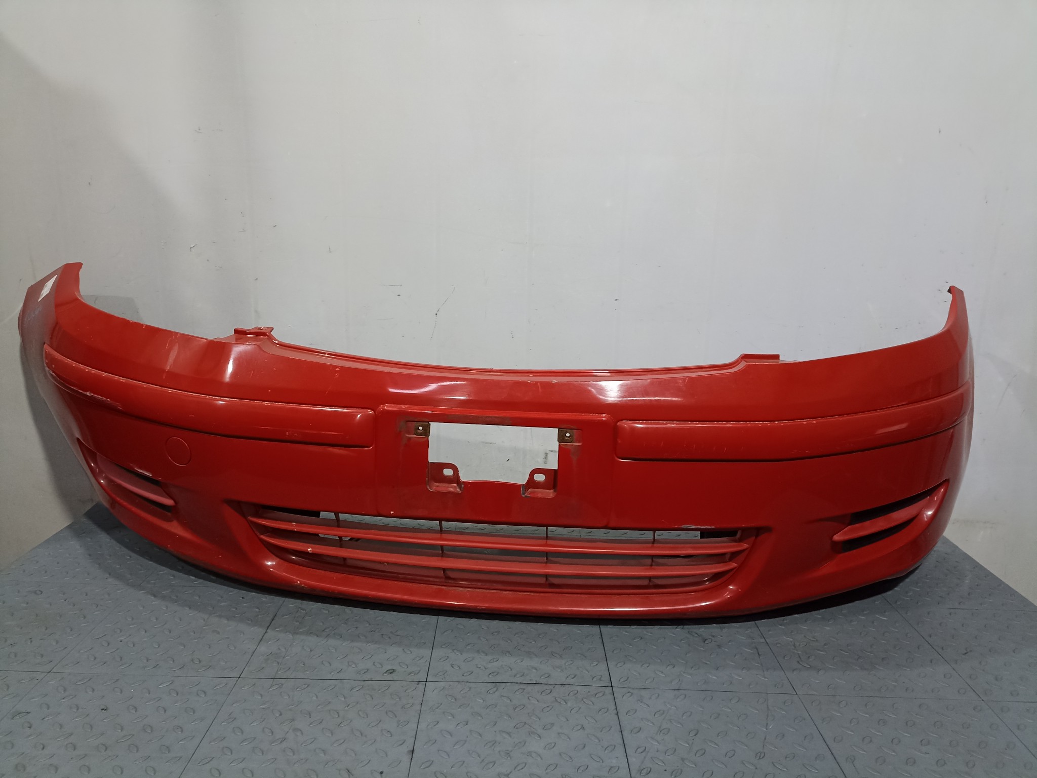 БАМПЕР MITSUBISHI COLT MN150521YB ПЕРЕДНИЙ  красный, P13 TA1642Z