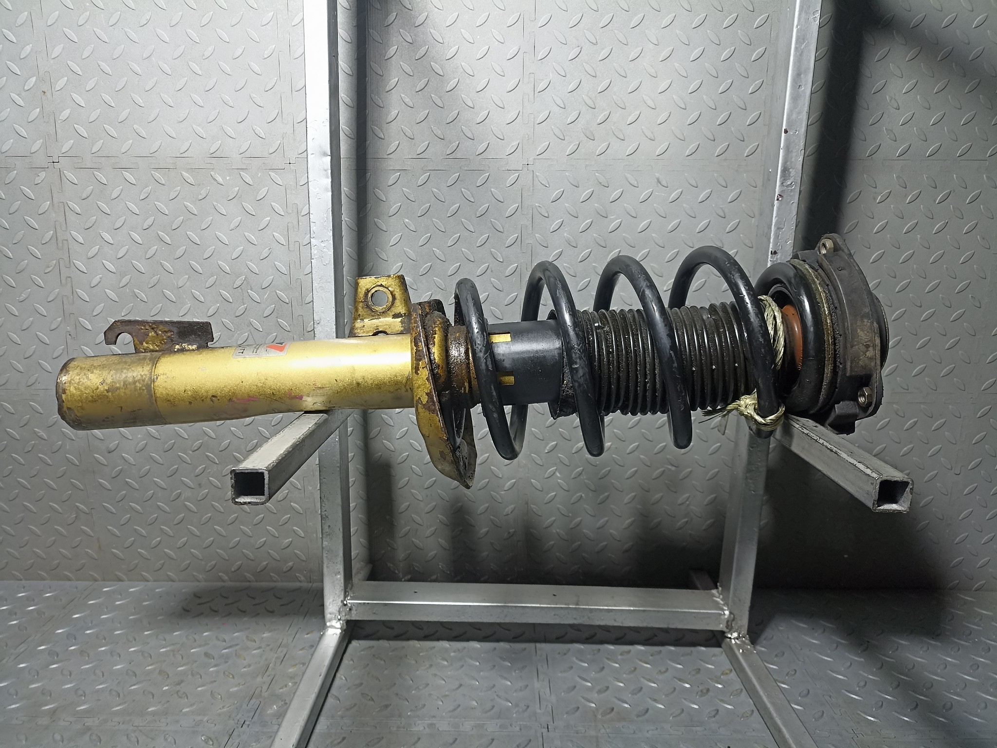 СТОЙКА ХОДОВКИ AUDI VOLKSWAGEN SKODA ПЕРЕДНЯЯ ЛЕВАЯ ПРАВАЯ 3AA413031M D2053
