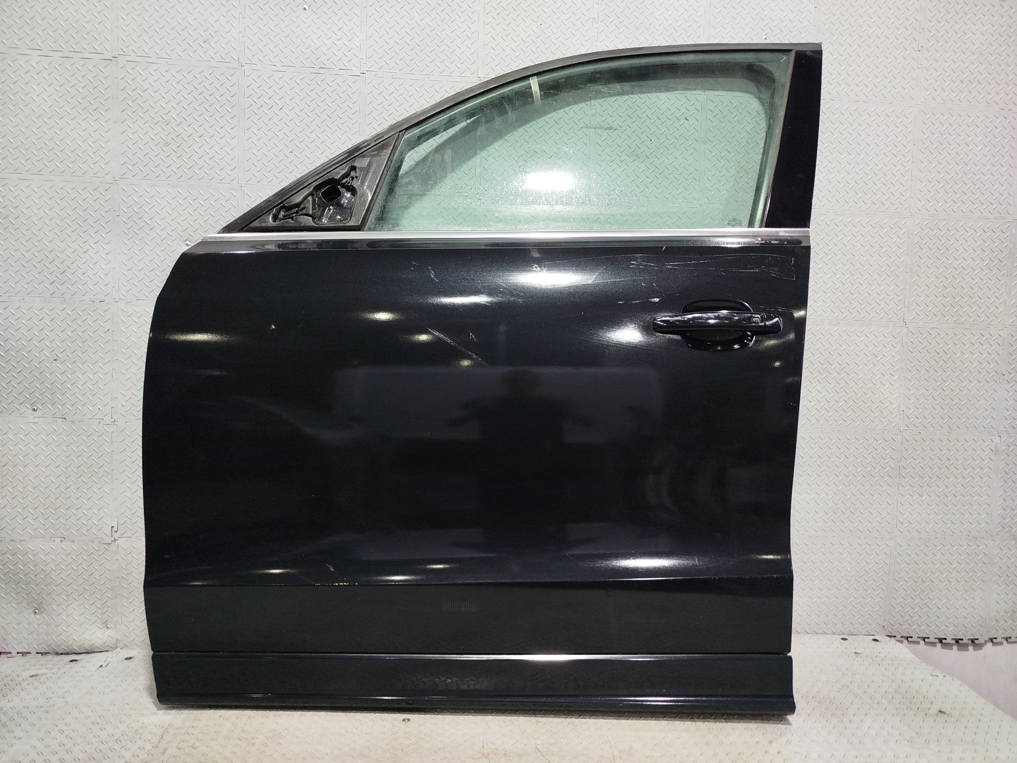ДВЕРЬ AUDI Q5 8R0831051E ПЕРЕДНЯЯ ЛЕВАЯ черный NE303