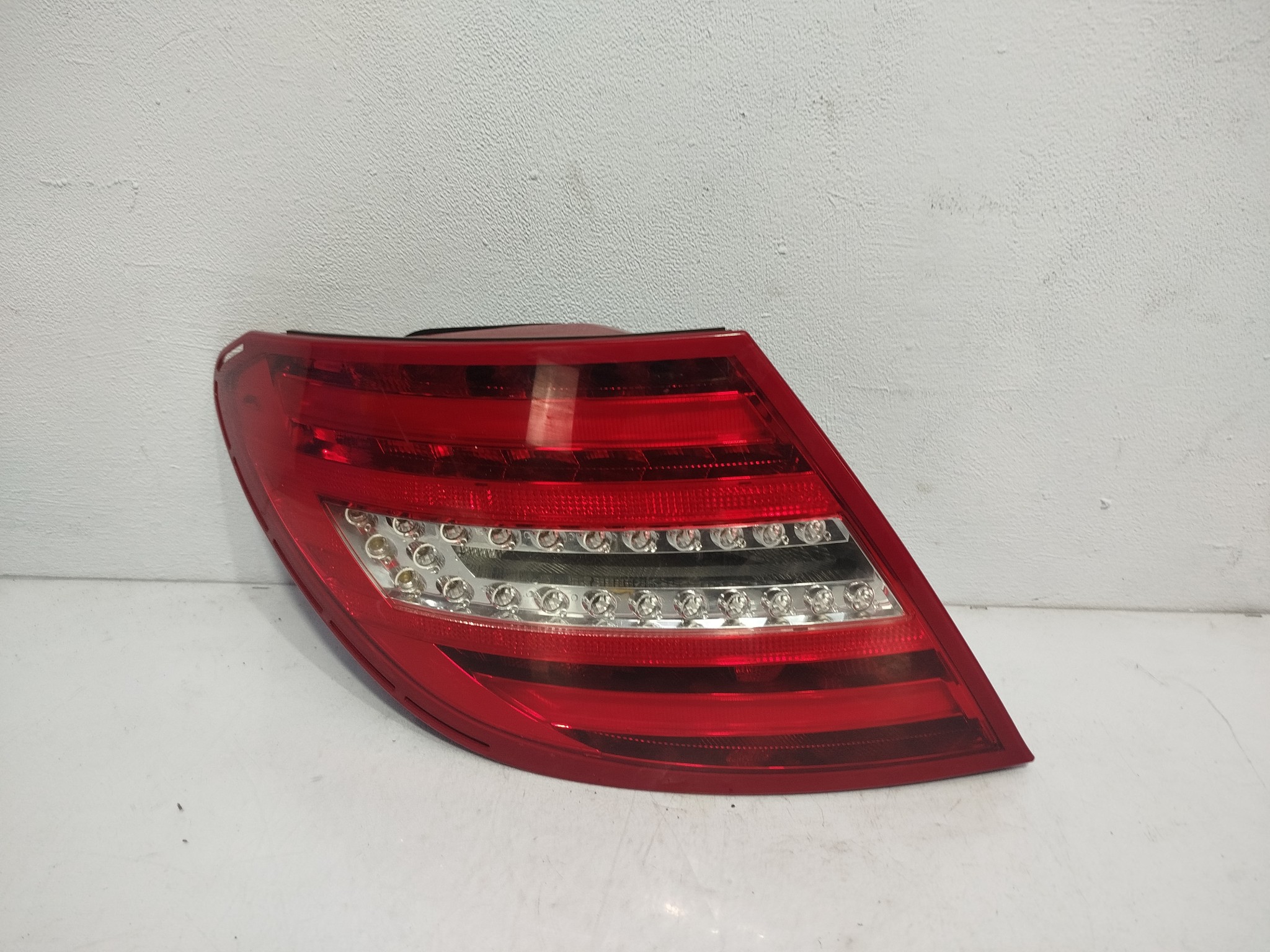 ФОНАРЬ MERCEDES-BENZ ЛЕВЫЙ A2048205464 FA1041