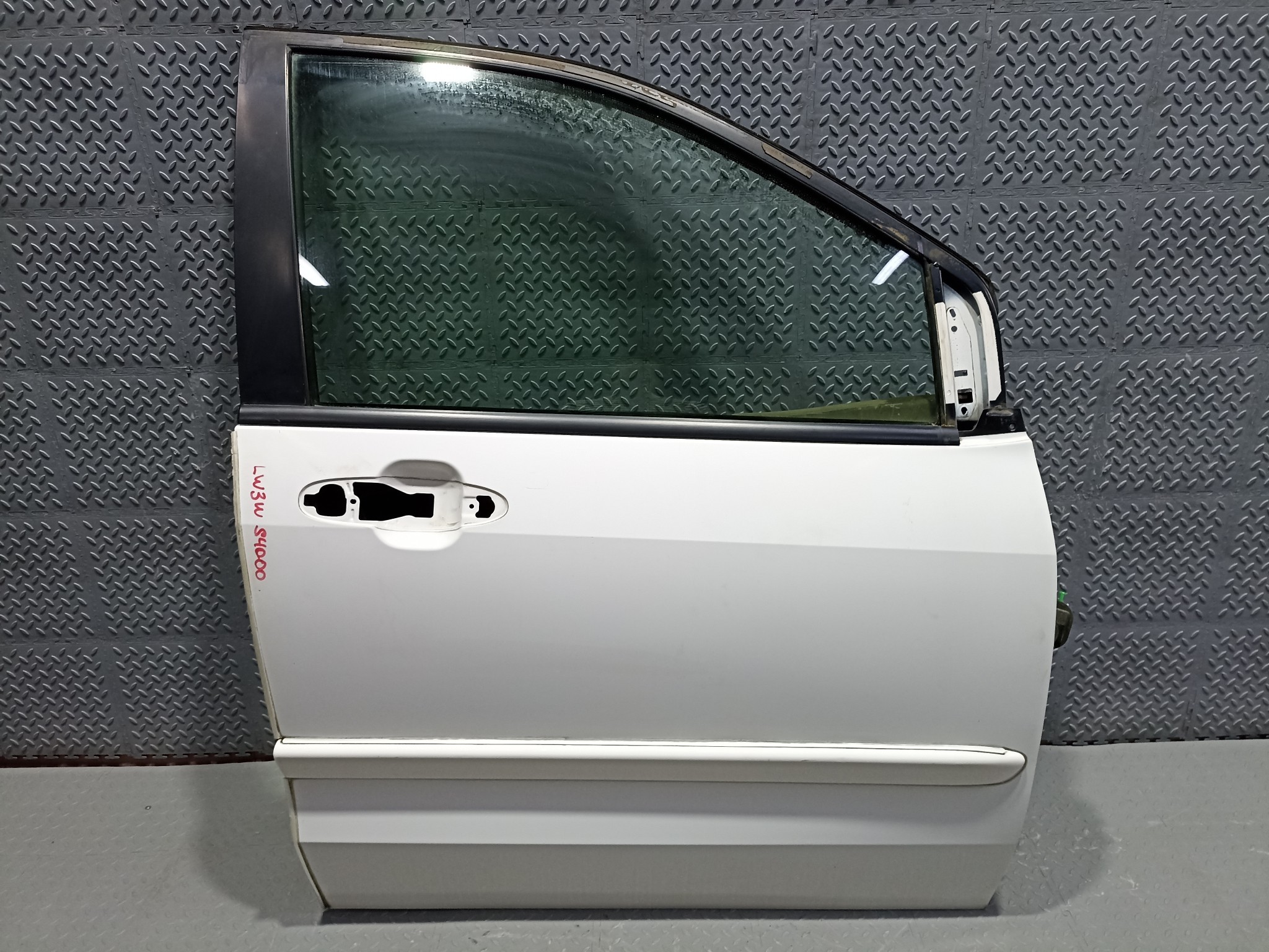 ДВЕРЬ MAZDA MPV LC6258031D ПЕРЕДНЯЯ ПРАВАЯ  белый, A3D S4000