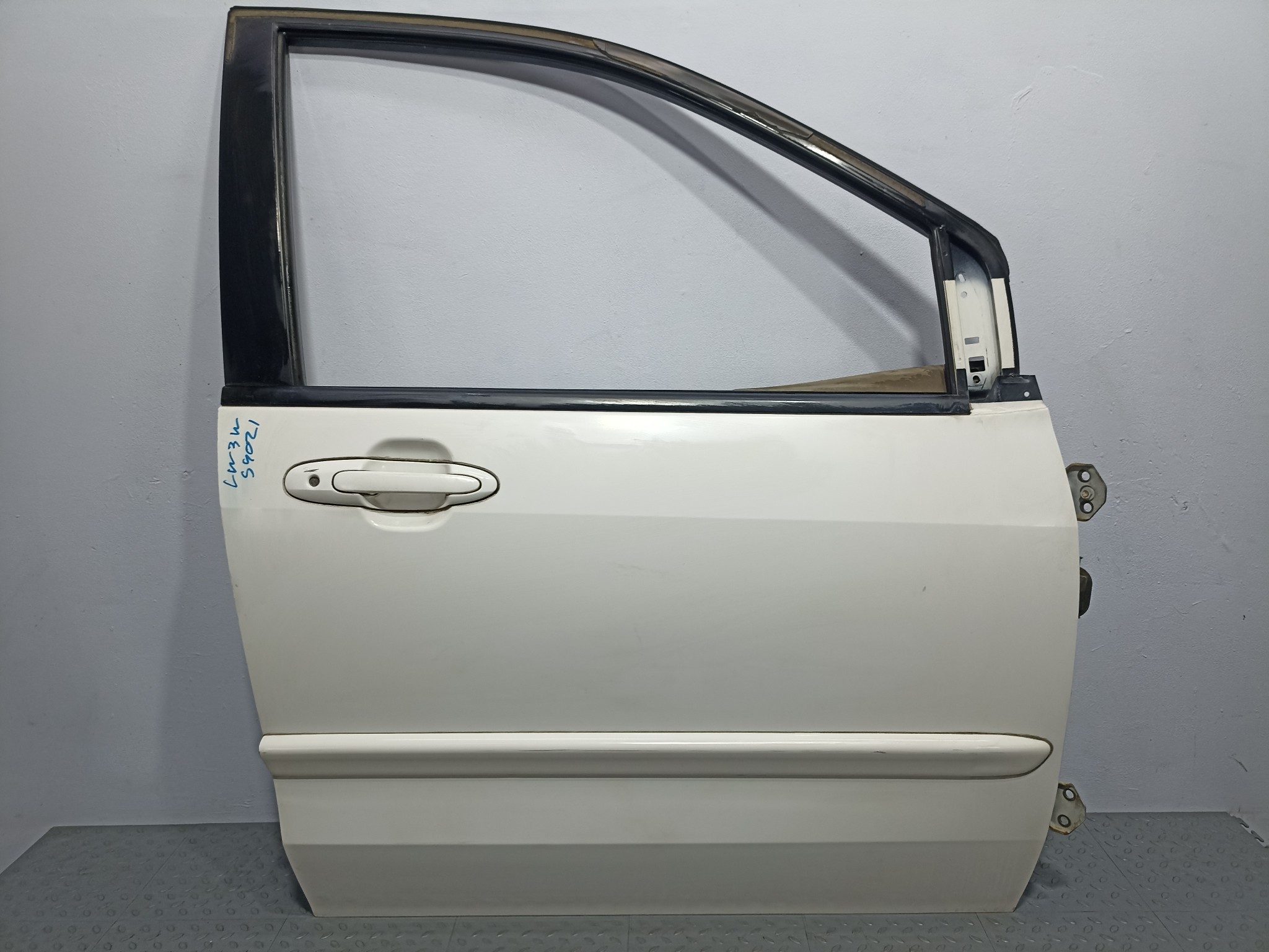 ДВЕРЬ MAZDA MPV LC6258031D ПЕРЕДНЯЯ ПРАВАЯ  белый, A3D S4021