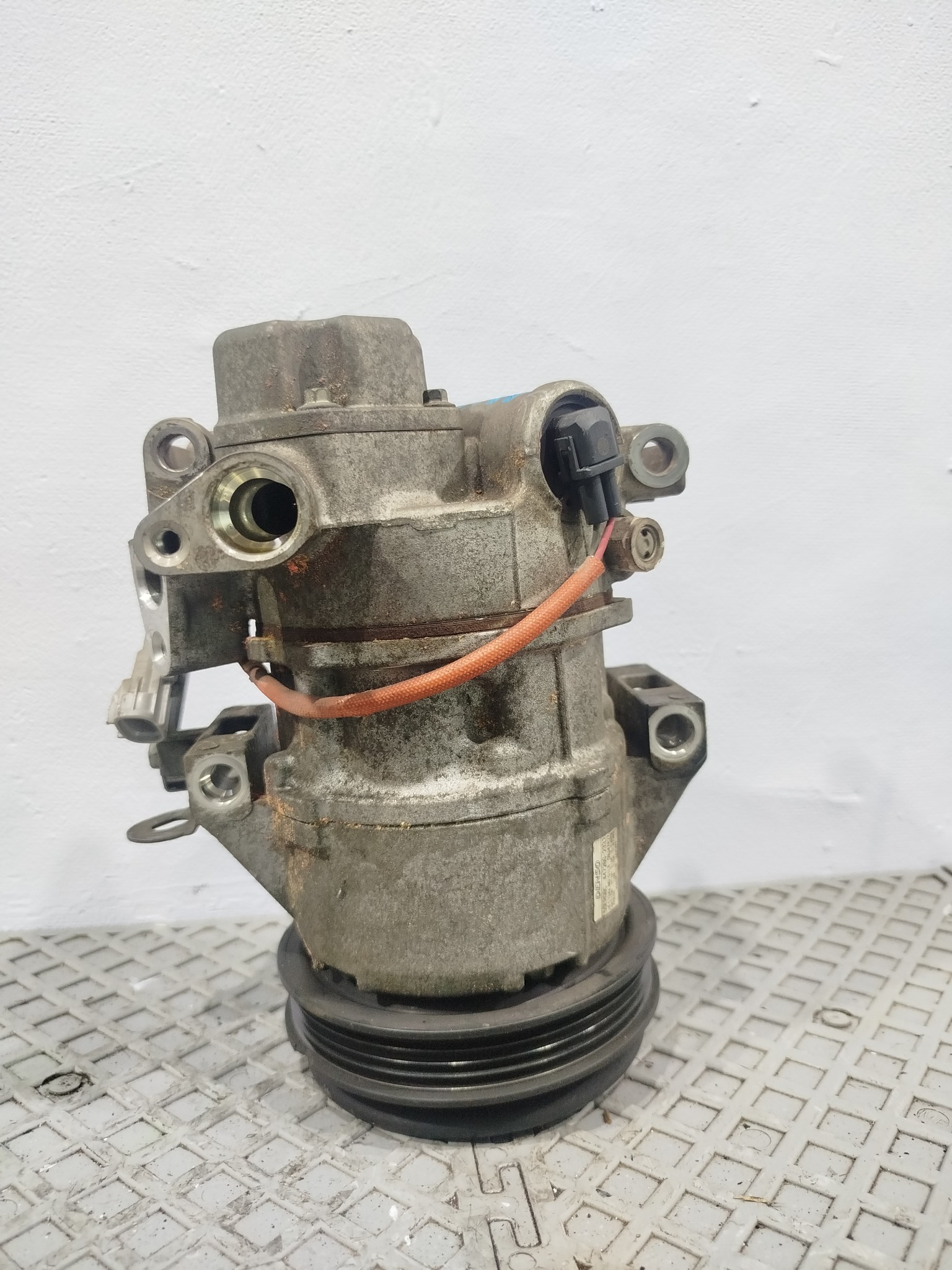 КОМПРЕССОР КОНДИЦИОНЕРА TOYOTA 883101A890  FA301Z