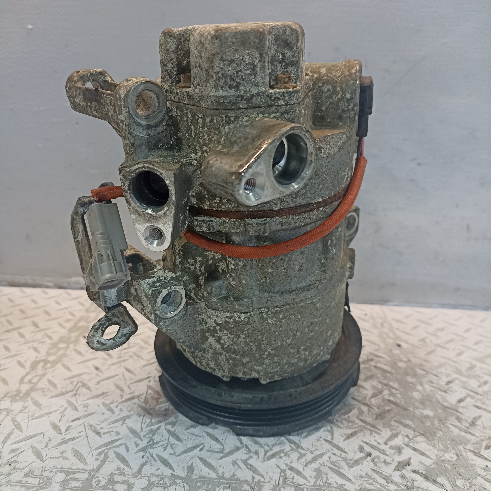 КОМПРЕССОР КОНДИЦИОНЕРА TOYOTA 883101A890  D3056