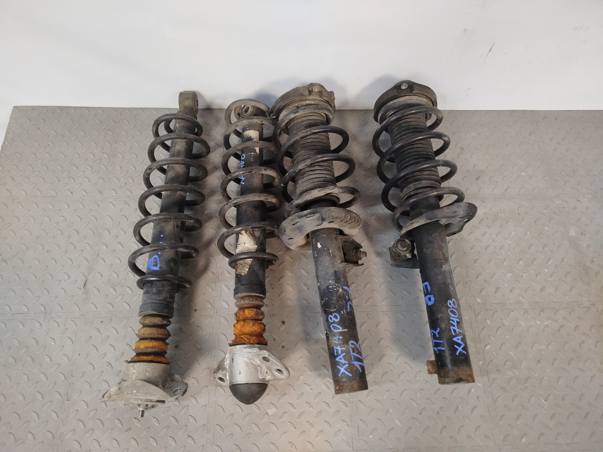 СТОЙКА ХОДОВКИ AUDI VOLKSWAGEN SKODA ПЕРЕДНЯЯ ЗАДНЯЯ ЛЕВАЯ ПРАВАЯ 3AA413031M XA7408