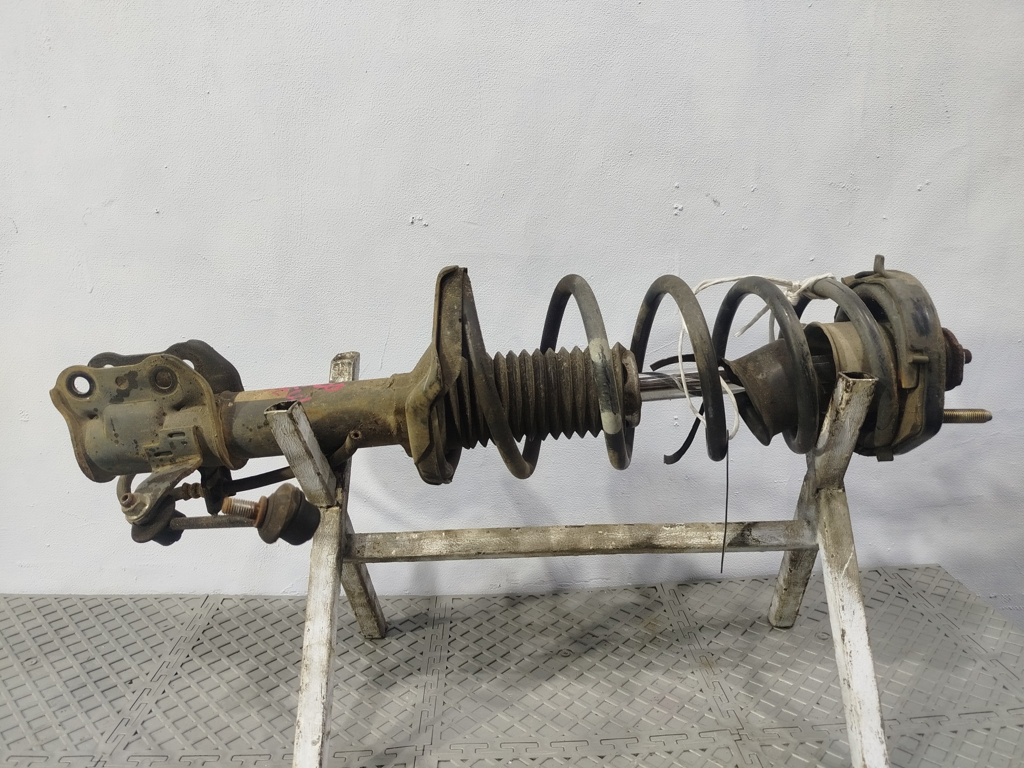 СТОЙКА ХОДОВКИ MAZDA ЗАДНЯЯ ЛЕВАЯ B26R28900E  GA700