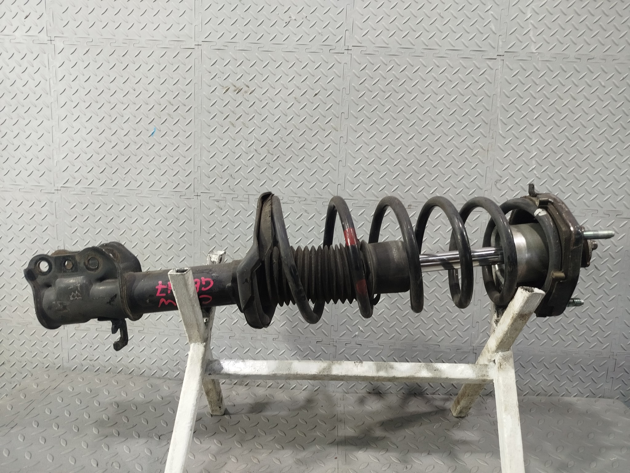 СТОЙКА ХОДОВКИ MAZDA ЗАДНЯЯ ПРАВАЯ B26R28700E  GE347