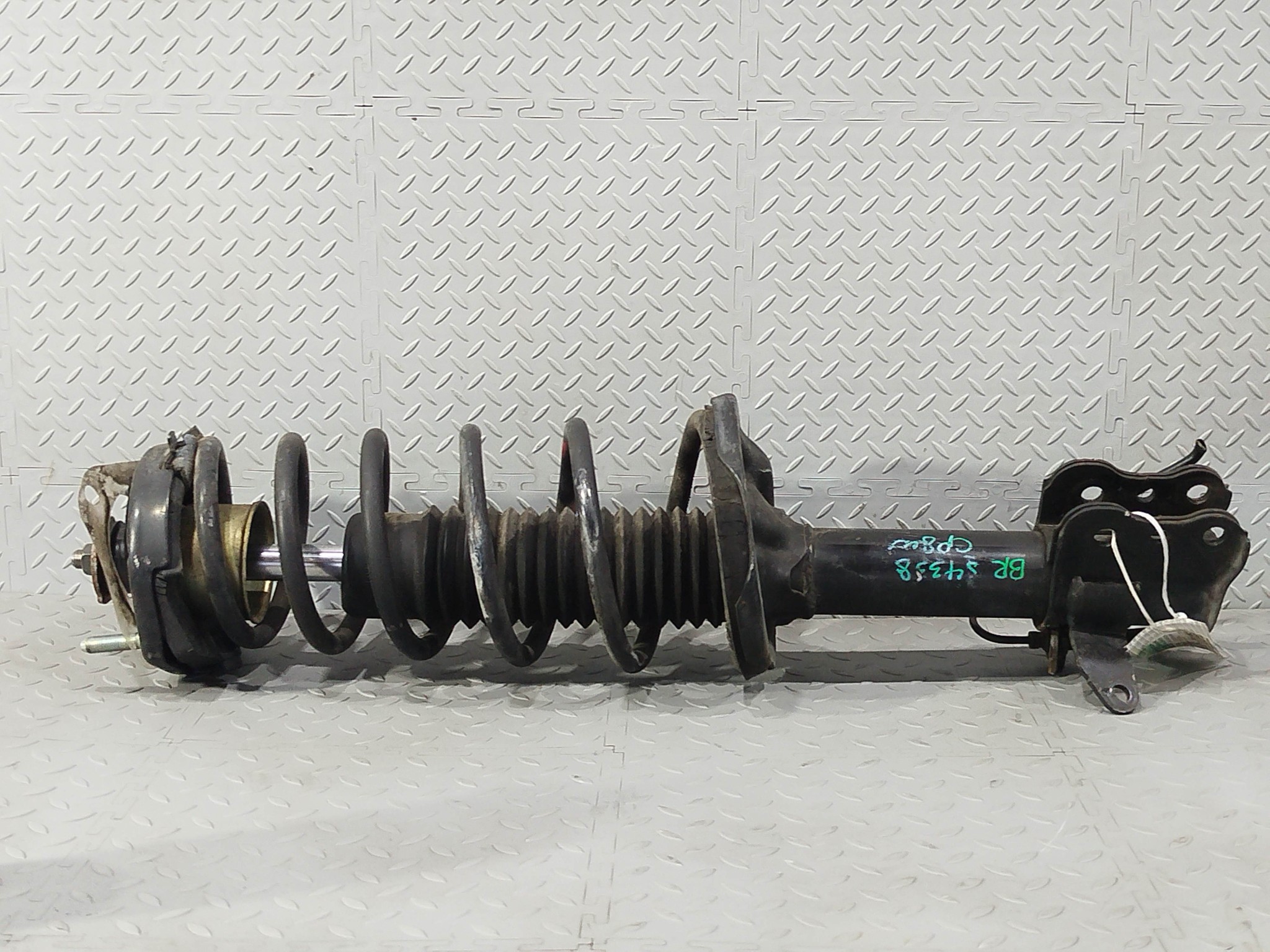 СТОЙКА ХОДОВКИ MAZDA ЗАДНЯЯ ПРАВАЯ B26R28700E  S4338
