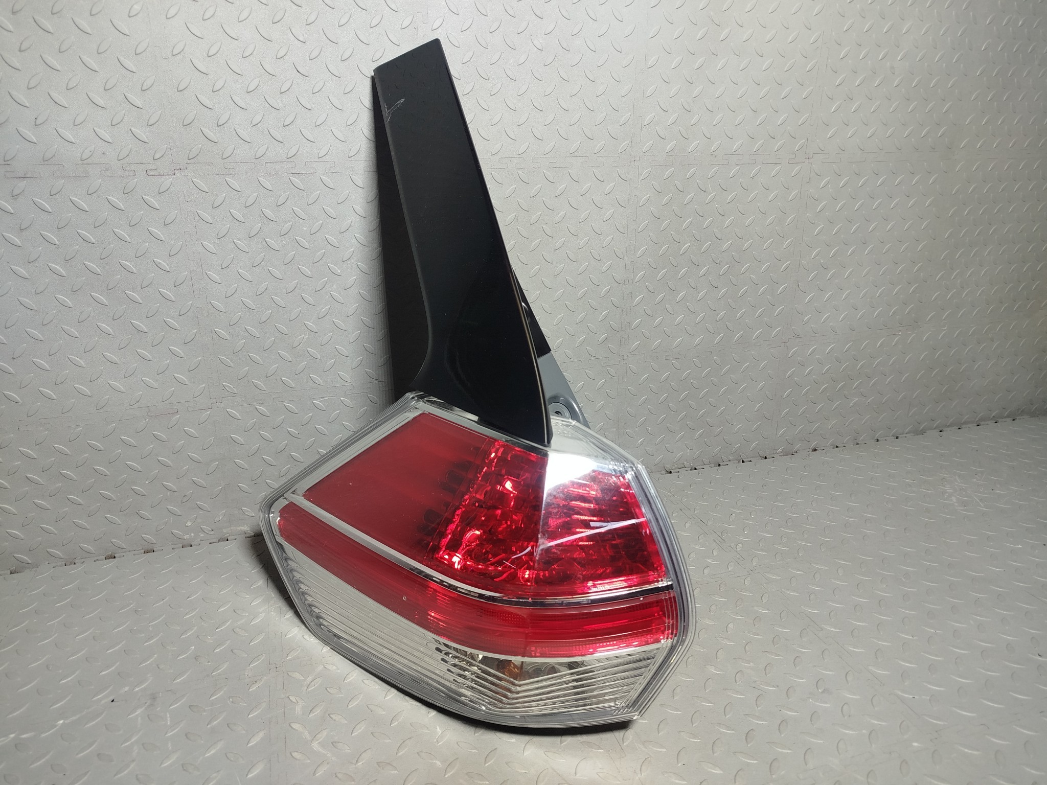 ФОНАРЬ NISSAN ЛЕВЫЙ 265554CA0A  VB1193