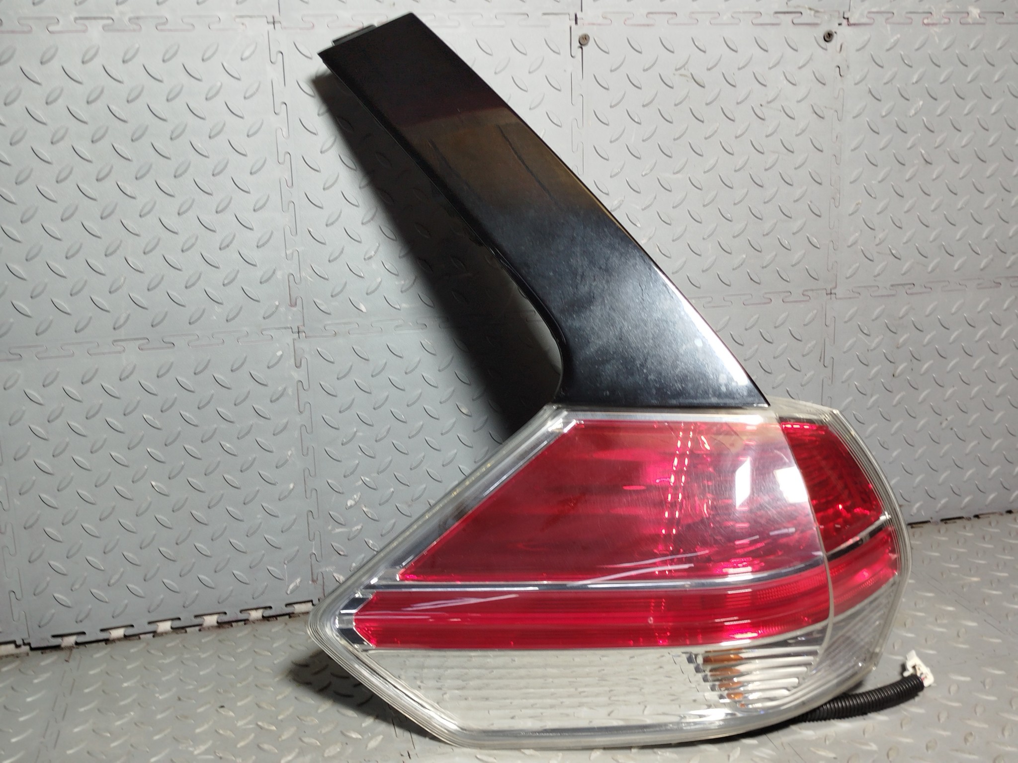 ФОНАРЬ NISSAN ЛЕВЫЙ 265554CA0A  VB1552