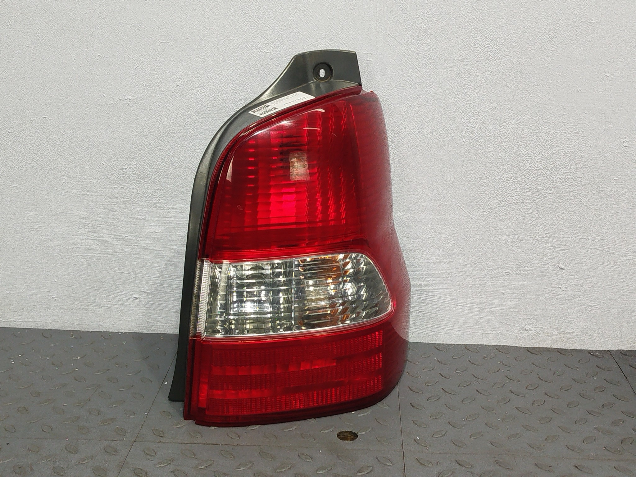 ФОНАРЬ MAZDA FORD ПРАВЫЙ D26751150B S4299