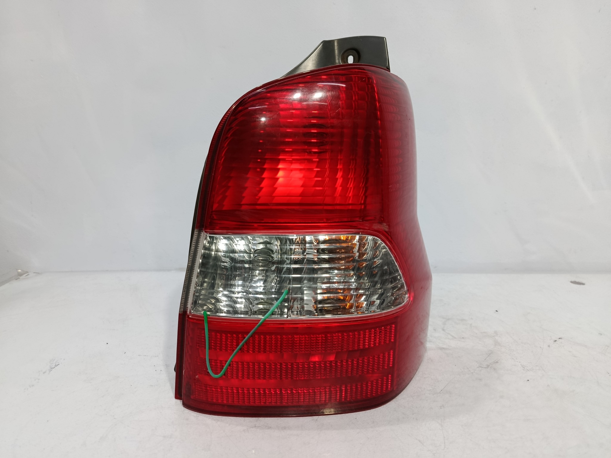 ФОНАРЬ MAZDA FORD ПРАВЫЙ D26751150B FA814
