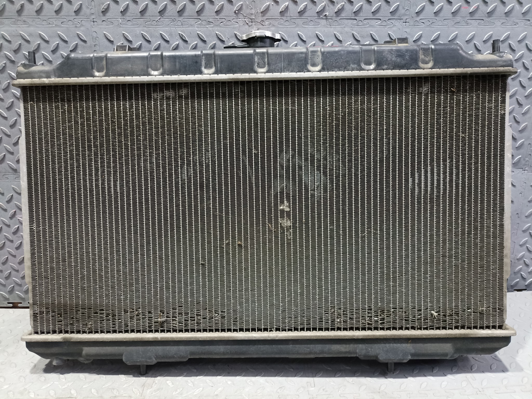 РАДИАТОР ДВИГАТЕЛЯ NISSAN MAZDA 214606N003  XE372Z