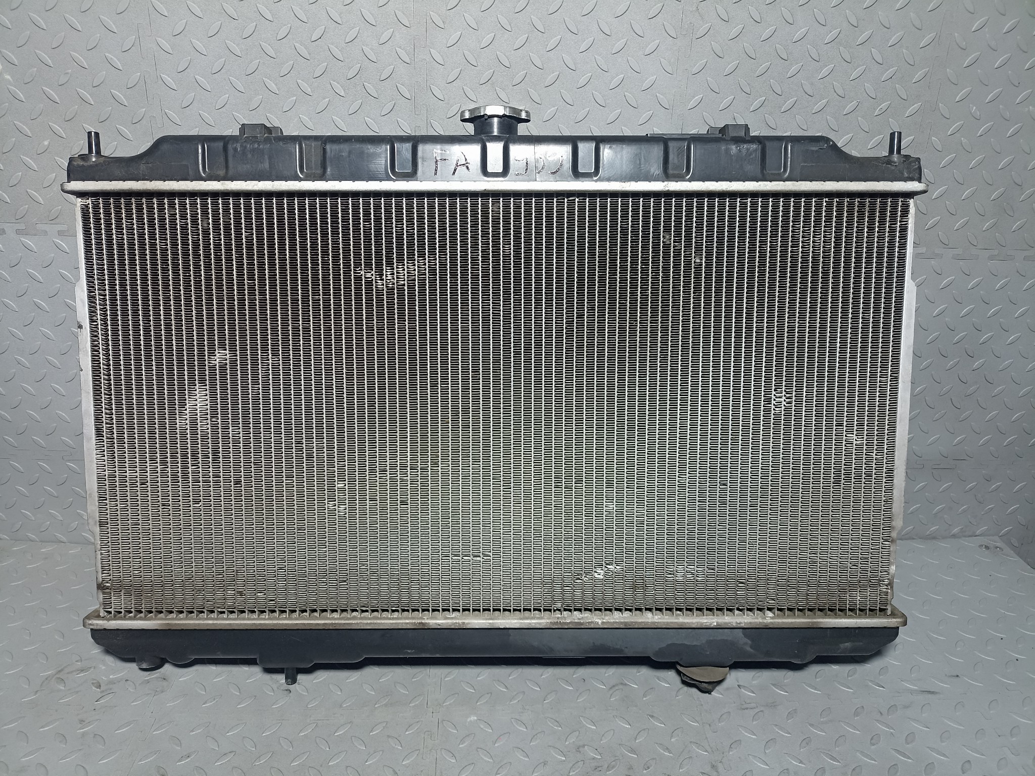 РАДИАТОР ДВИГАТЕЛЯ NISSAN MAZDA 214606N003  FA939