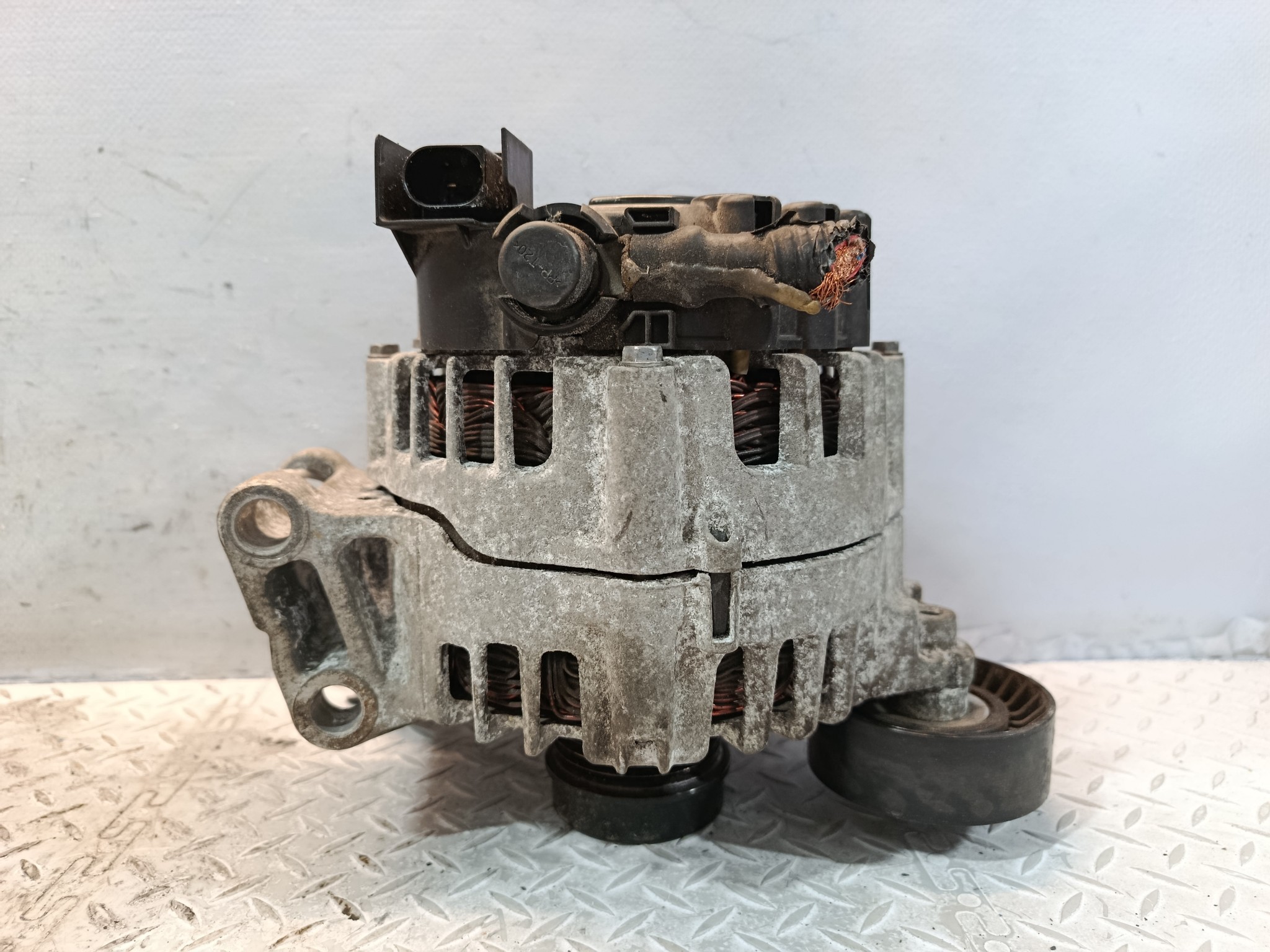 ГЕНЕРАТОР FORD VOLVO 30644798 XA7504