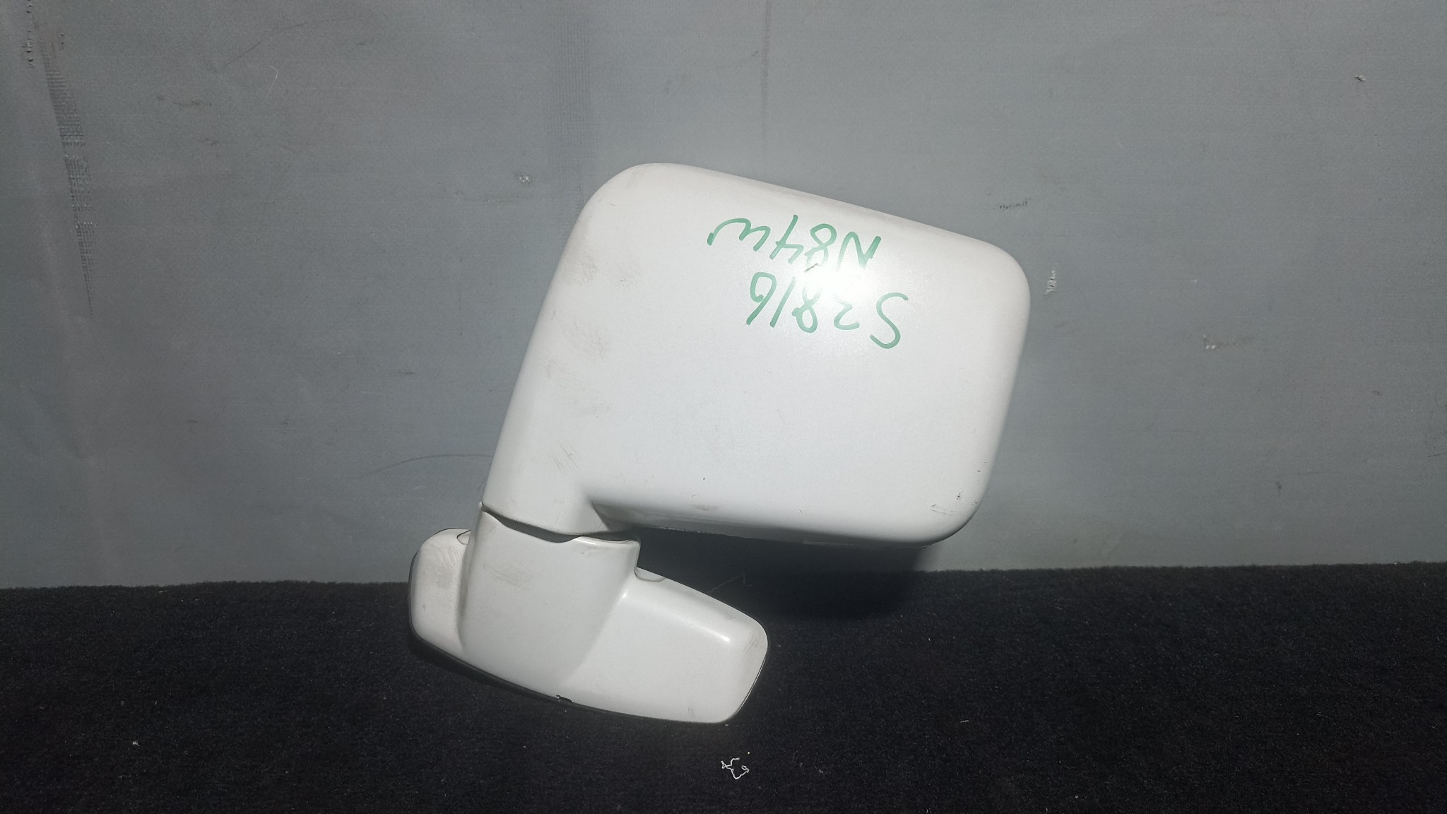 ЗЕРКАЛО MITSUBISHI CHARIOT GRANDIS ЛЕВОЕ MR520519  белый, W75 S3816